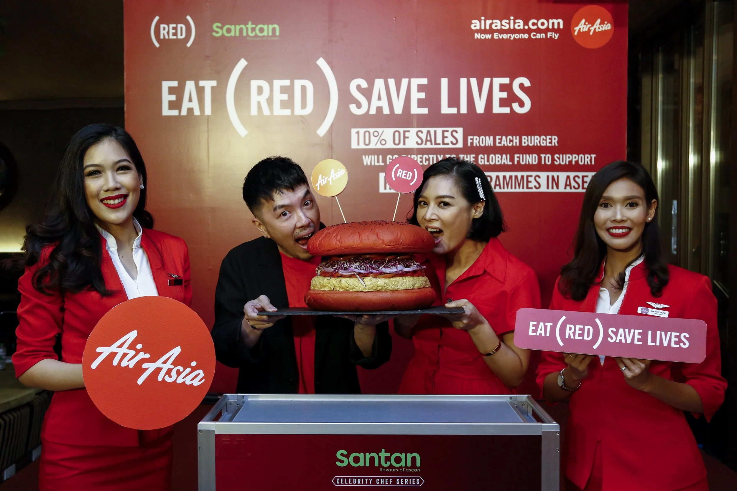 AirAsia 推出（RED）機上餐點