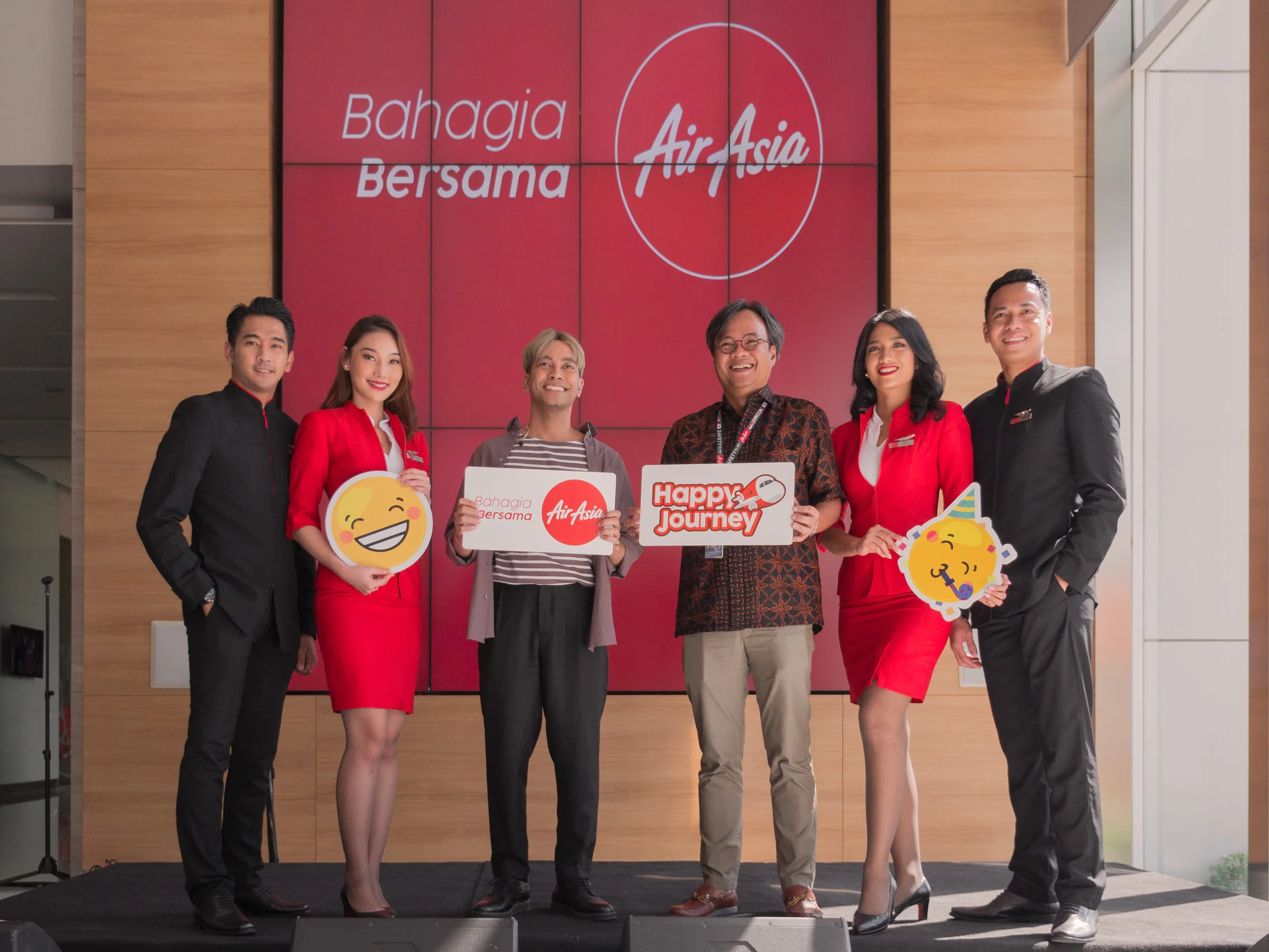 Gamaliél menjadi wajah dari kampanye #BahagiaBersamaAirAsia