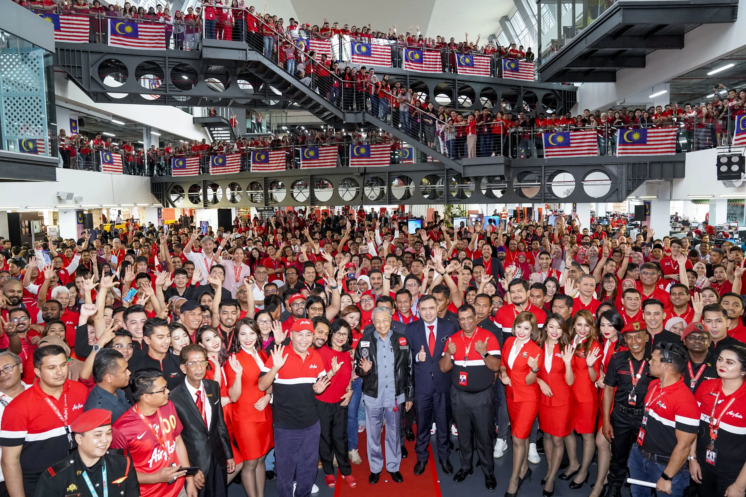 AirAsia presents the future of air travel to the Prime Minister of Malaysia