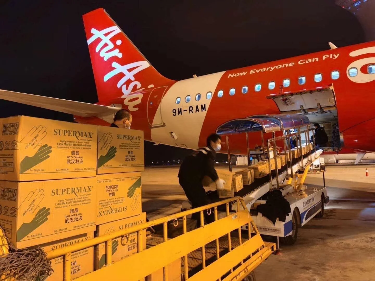 AirAsia Delivers Support &amp; Spreads Goodwill Message -  Keep Fighting, China! 