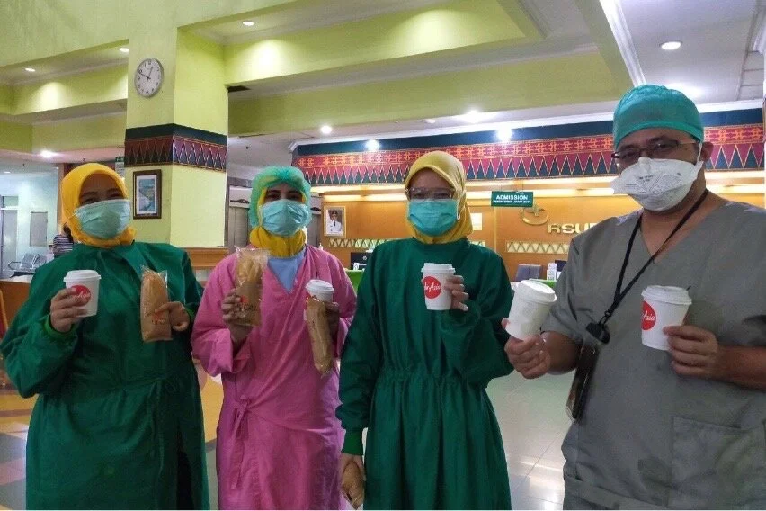 AirAsia sumbangkan ratusan cangkir kopi untuk petugas medis