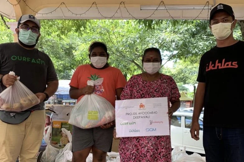 OURFARM and IKHLAS help shine some light on 220 B40 families this Deepavali