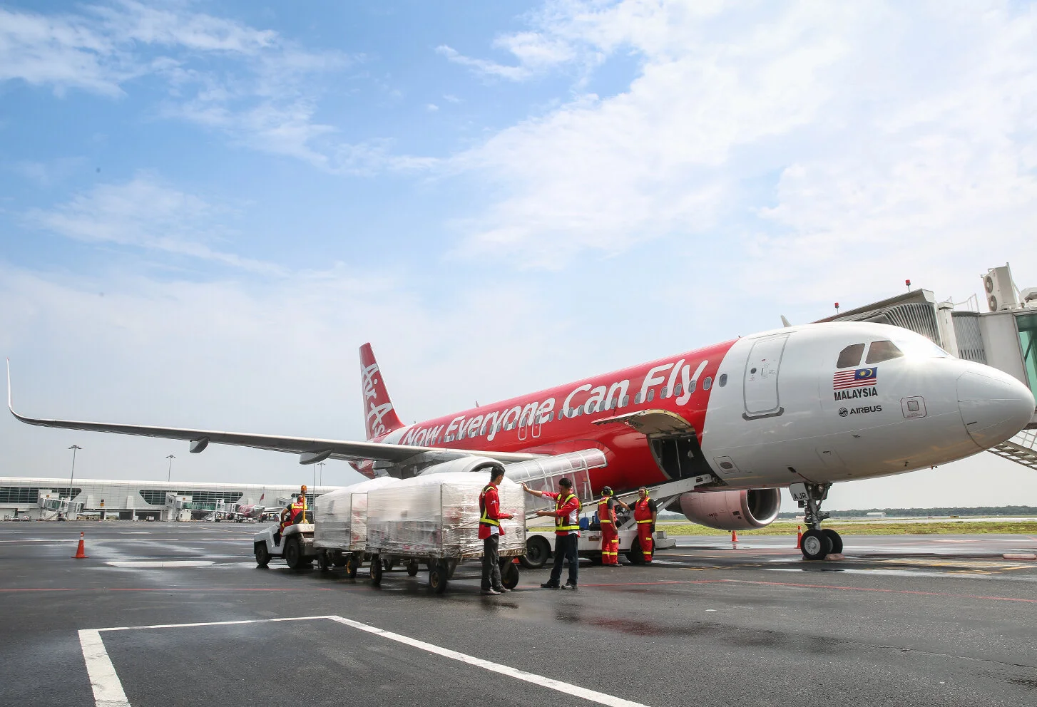 pesawat kargo: jenis, kapasitas, dan maskapai utama... Usaha logistik airasia, Teleport perkuat layanan dengan pesawat kargo ...