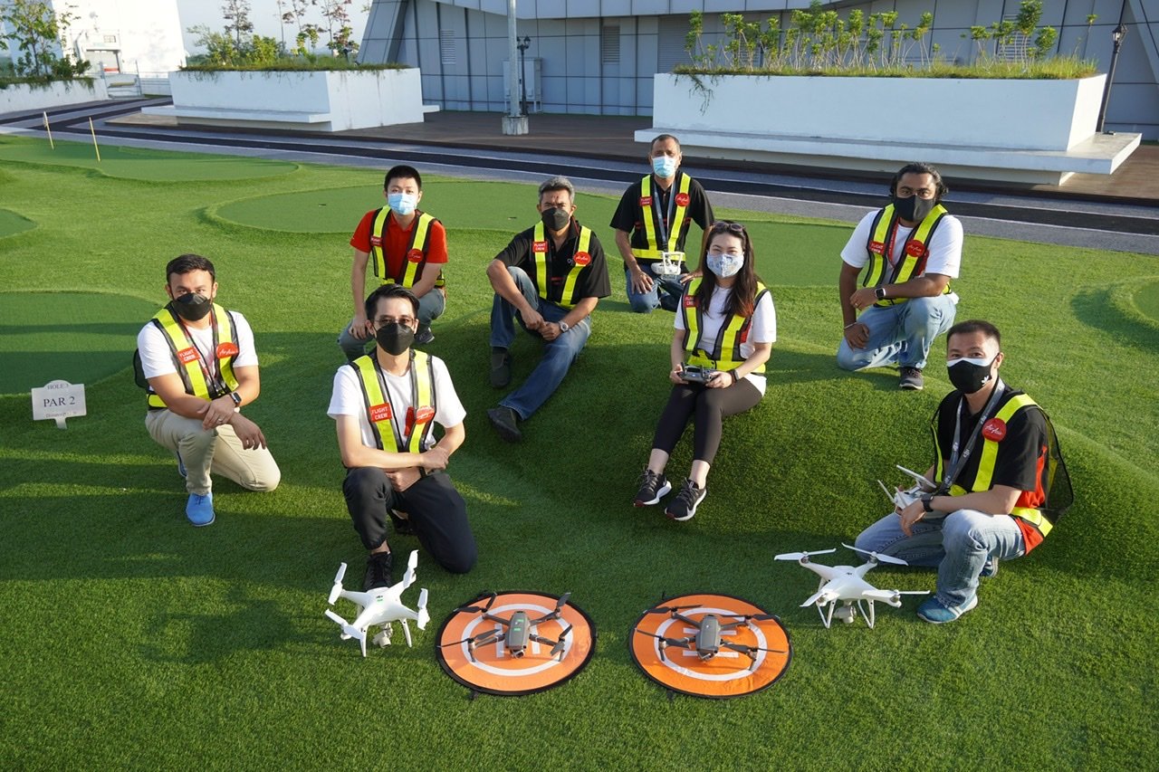  Photo Caption: (Front right) AirAsia Group Chief Safety Officer, Captain Ling Liong Tien with the rest of airasia Unmanned Aircraft System (UAS) team. 