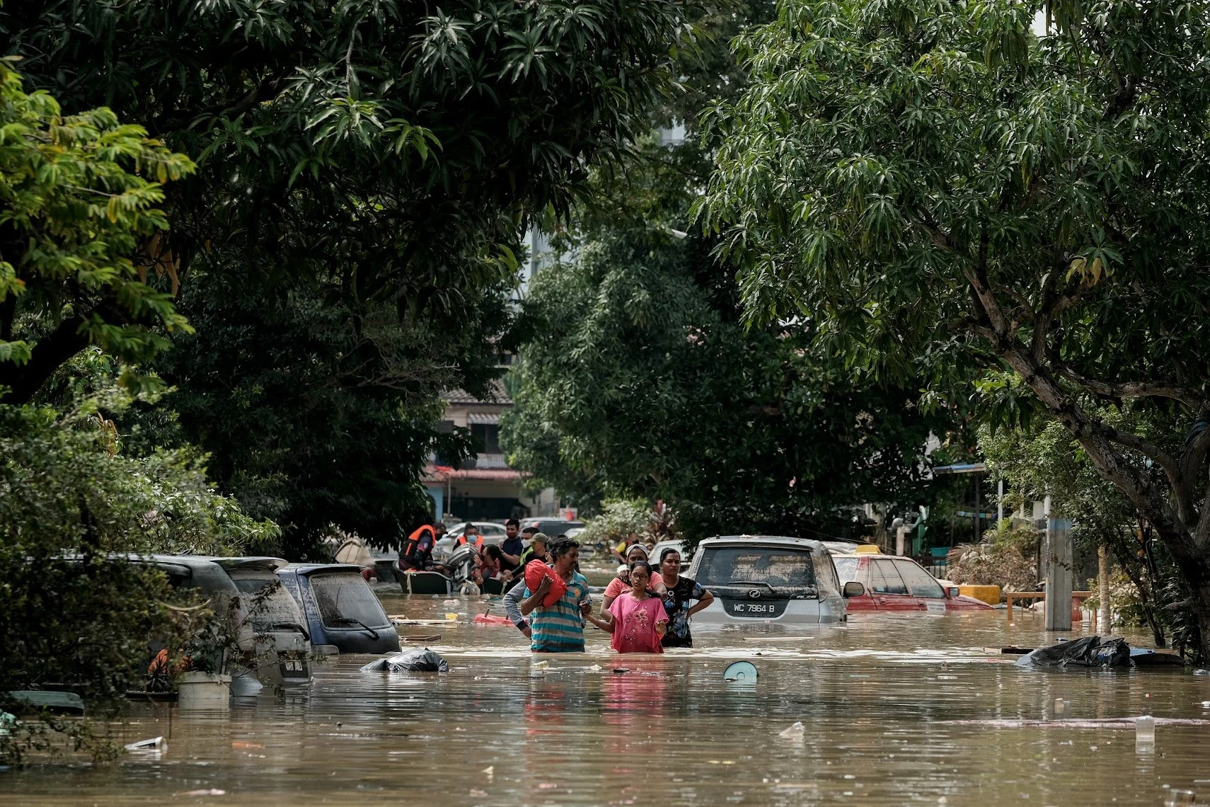AirAsia Foundation rai ulang tahun ke-10 dengan menawarkan geran pemulihan banjir