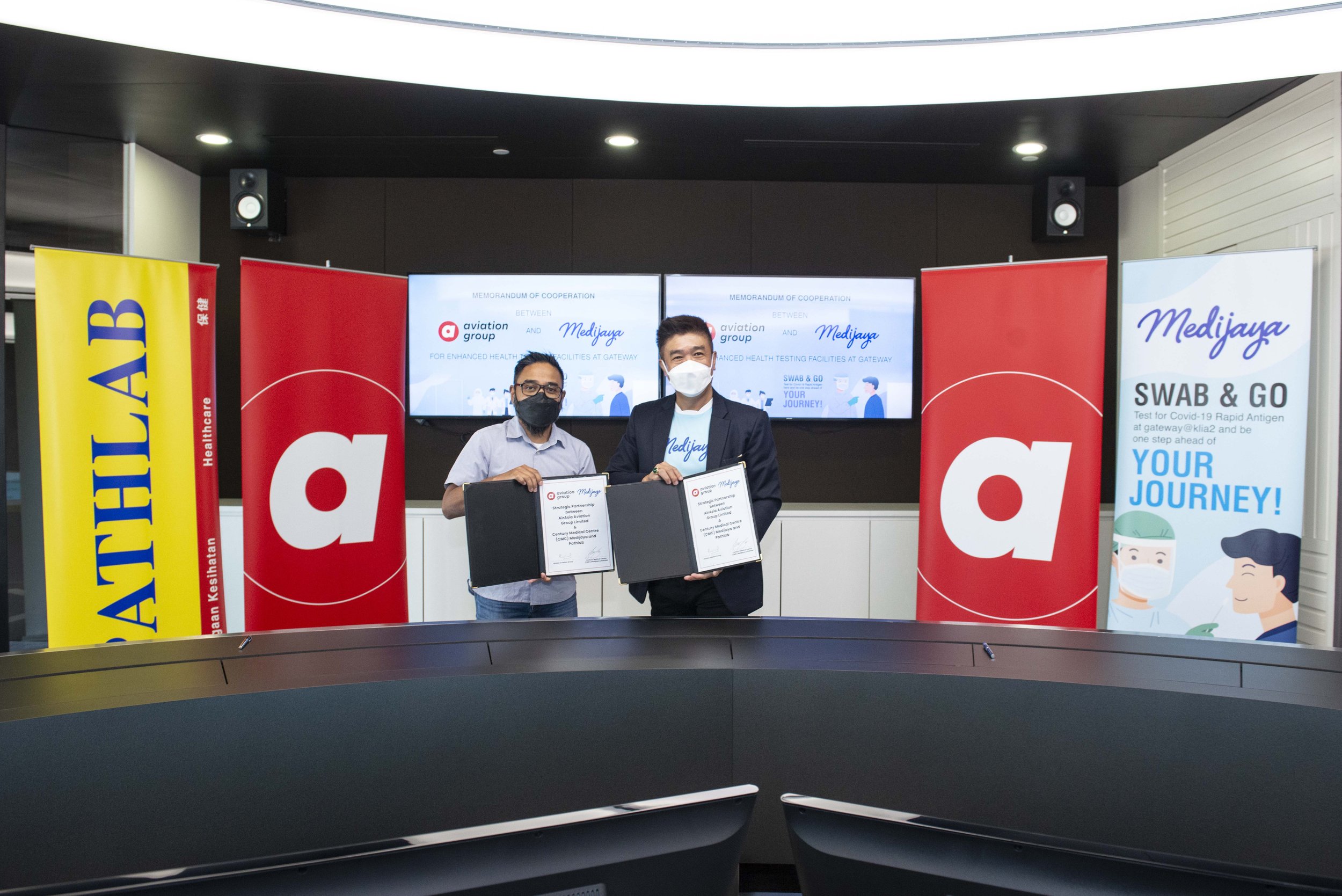  Photo Caption: Riad Asmat, CEO of AirAsia Malaysia and Dato’ Marcus Kam, Group President and CEO of CMC Medijaya and PATHLAB signing the Memorandum of Cooperation at AirAsia RedQ today. 