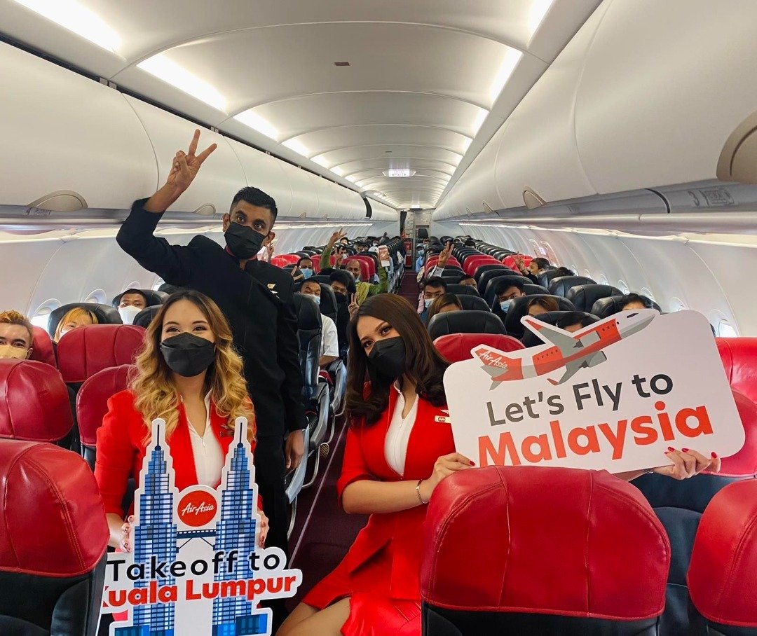  Photo Caption: Flight AK 504 from Kuala Lumpur, carrying 136 excited guests touched down in Yangon at 7.55am.  မြန်မာပြည်မှ လှိုက်လှဲပျူငှာစွာ ကြိုဆိုလျက်ပါ။ 