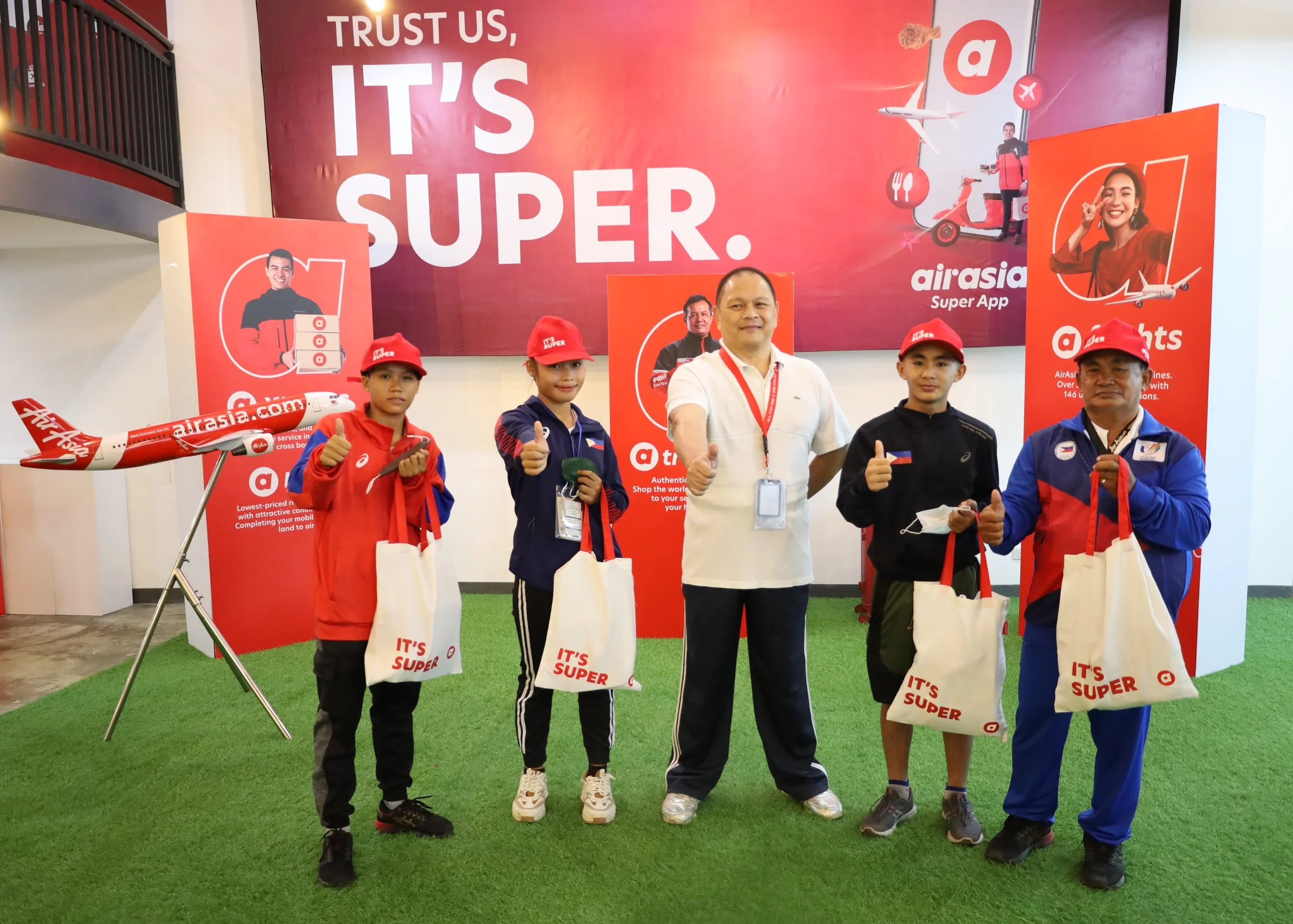 AirAsia Philippines sends off two members of PH Junior Weightlifting Team to Uzbekistan