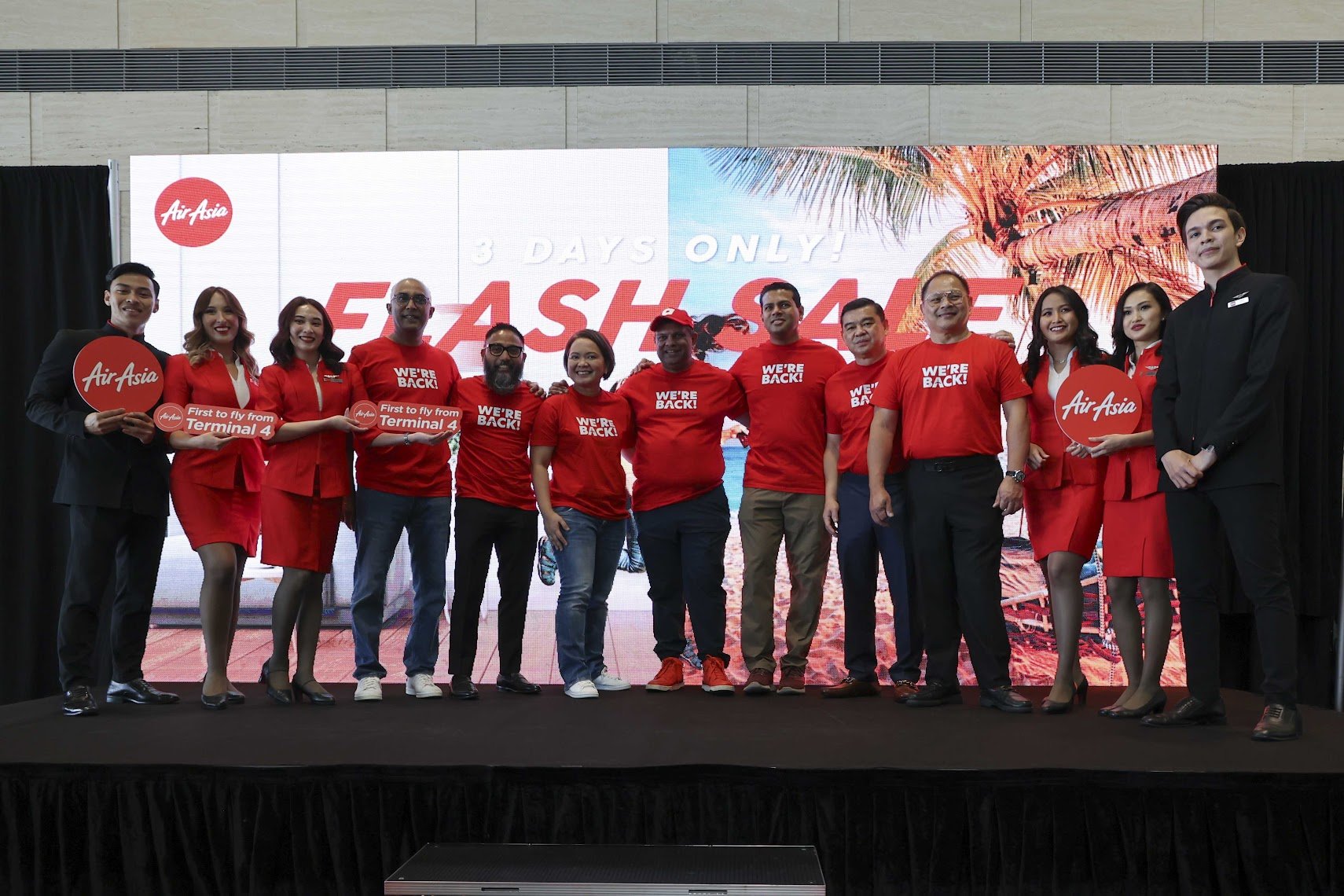 AirAsia is back painting Changi Terminal 4 red!