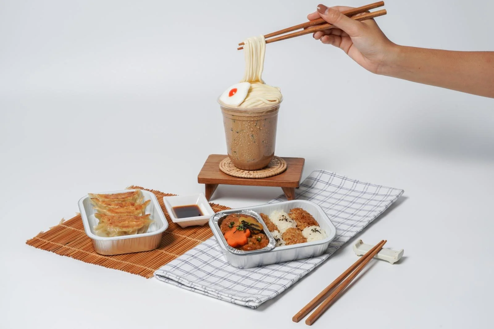 แอร์เอเชียท้าให้ลอง! สองความอร่อยใหม่สไตล์ญี่ปุ่น  “ข้าวไก่สึคุเนะ” และ  “ชาเมง” 