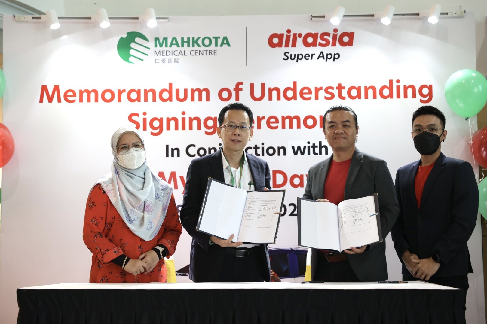 Photo caption: (From left) Ms. Norhaslina Othman, Vice President of Facilitation of Malaysia Healthcare Travel Council (MHTC), Mr. Stanley Lam, CEO of Mahkota Medical Centre, Mr. Lim Chiew Shan, Regional CEO of airasia Ride and Mr Jeremy Teh, Busi