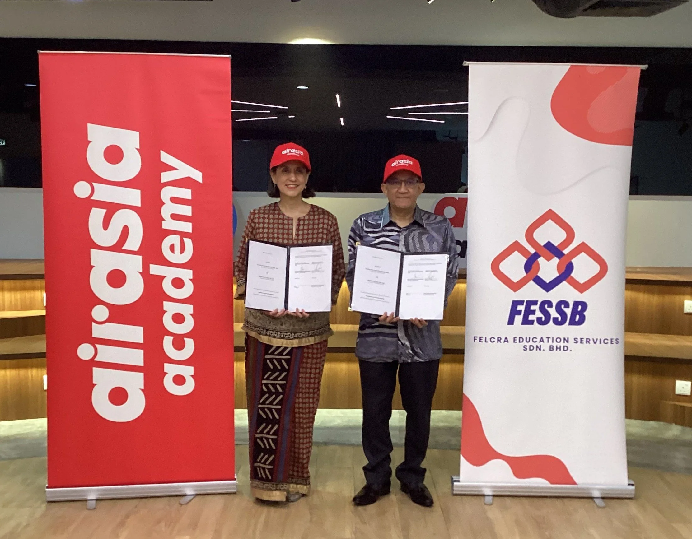 亚航学院与 FELCRA Education Services 合作，为农业领域提供更多科技人才