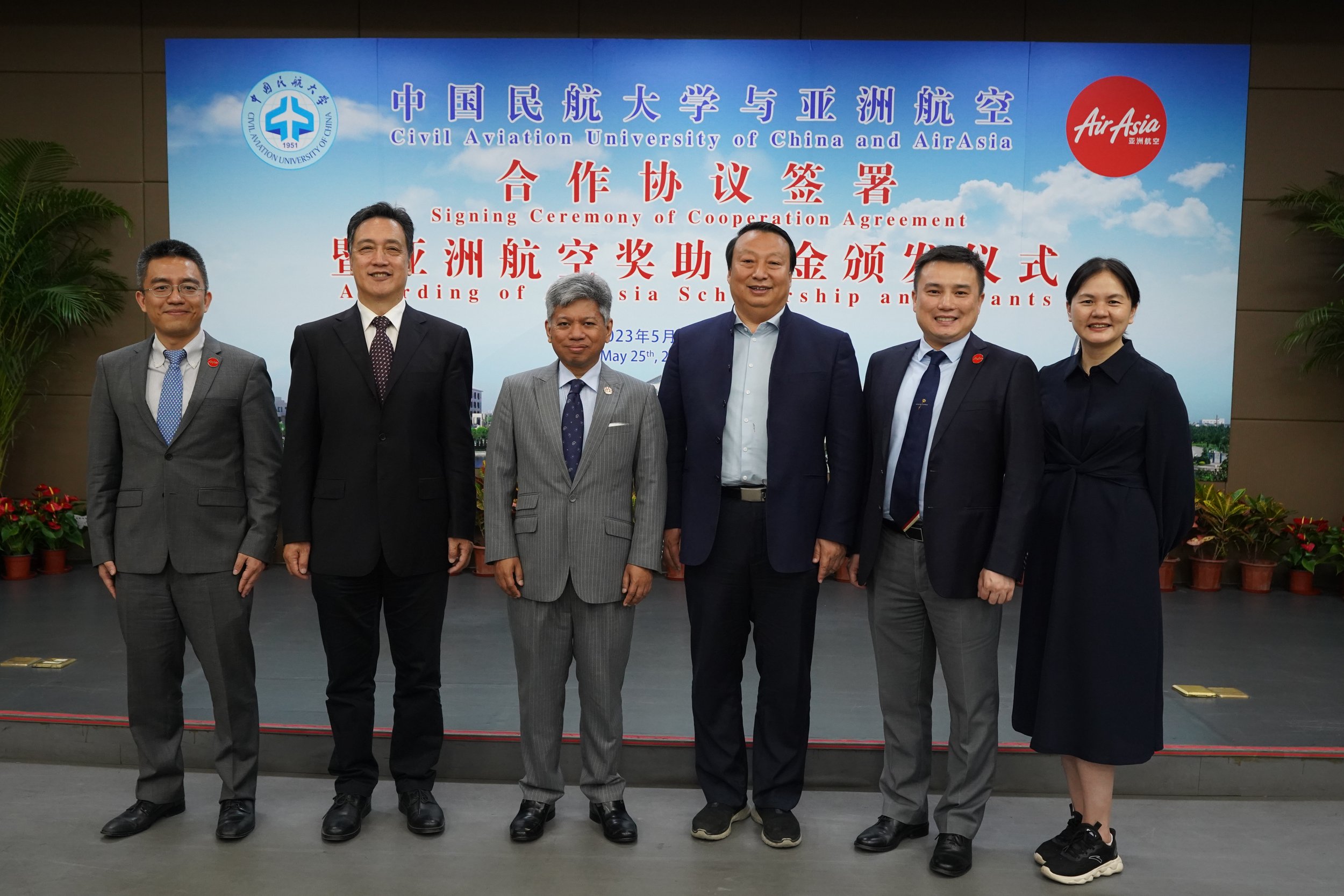 AirAsia signs school-enterprise Cooperation Agreement with Civil Aviation University of China to establish scholarships and broaden Communication and Aviation Professionals Training Channels