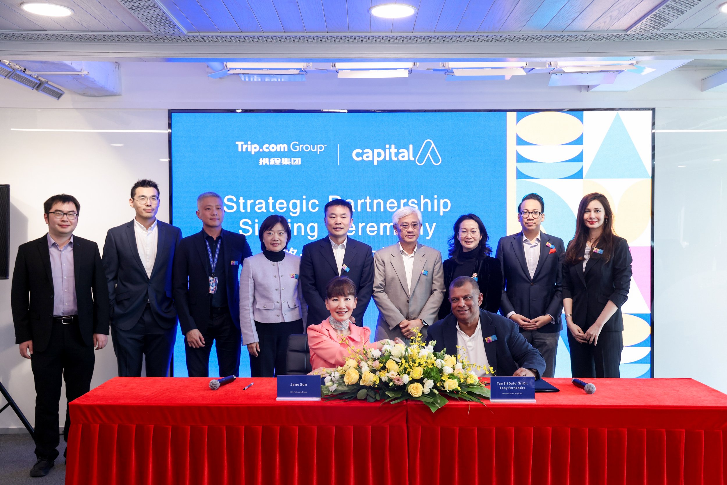  Photo Caption: Tony Fernandes (seated, right) with Jane Sun, CEO of Trip.com Group during the partnership signing ceremony in Shanghai. Also present are the senior managements of both entities, including Chairman of AirAsia Aviation Group Limited (A