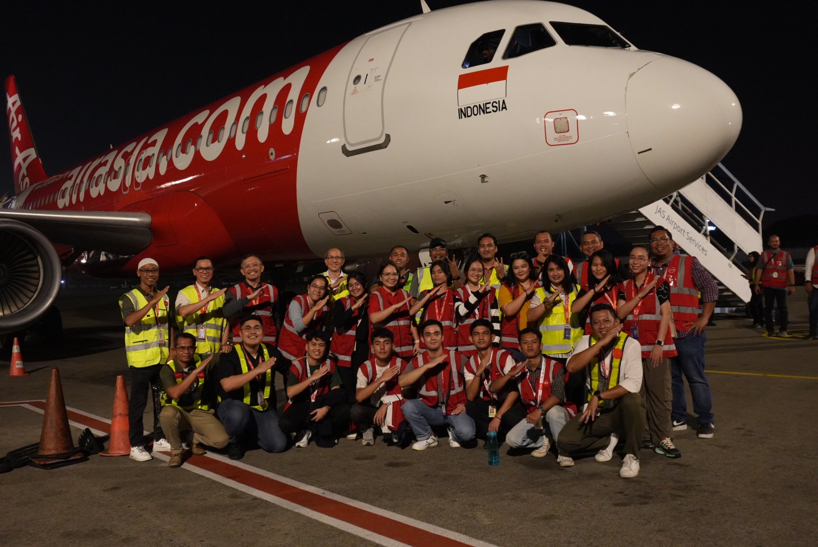 Direktur Utama Indonesia AirAsia & Allstars Lakukan Ramp Check & Pembersihan Pesawat.jpg