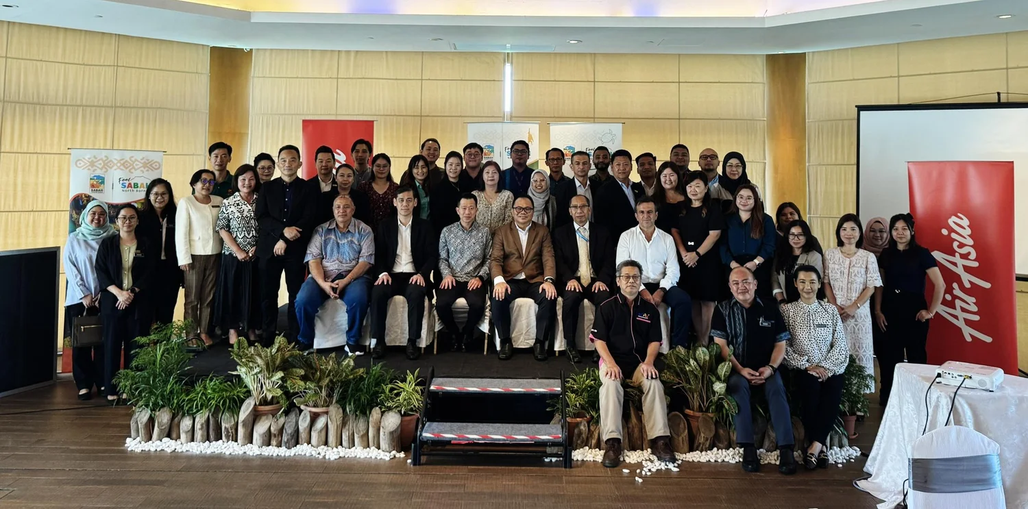 Photo Caption: Datuk Captain Chester Voo, Deputy CEO (Airline Operations) of AirAsia Aviation Group, Julinus Jimit, Sabah Tourism Board CEO as well as industry players at the AirAsia  r oadshow in Kota Kinabalu on 13 January 2025 to strengthen partn