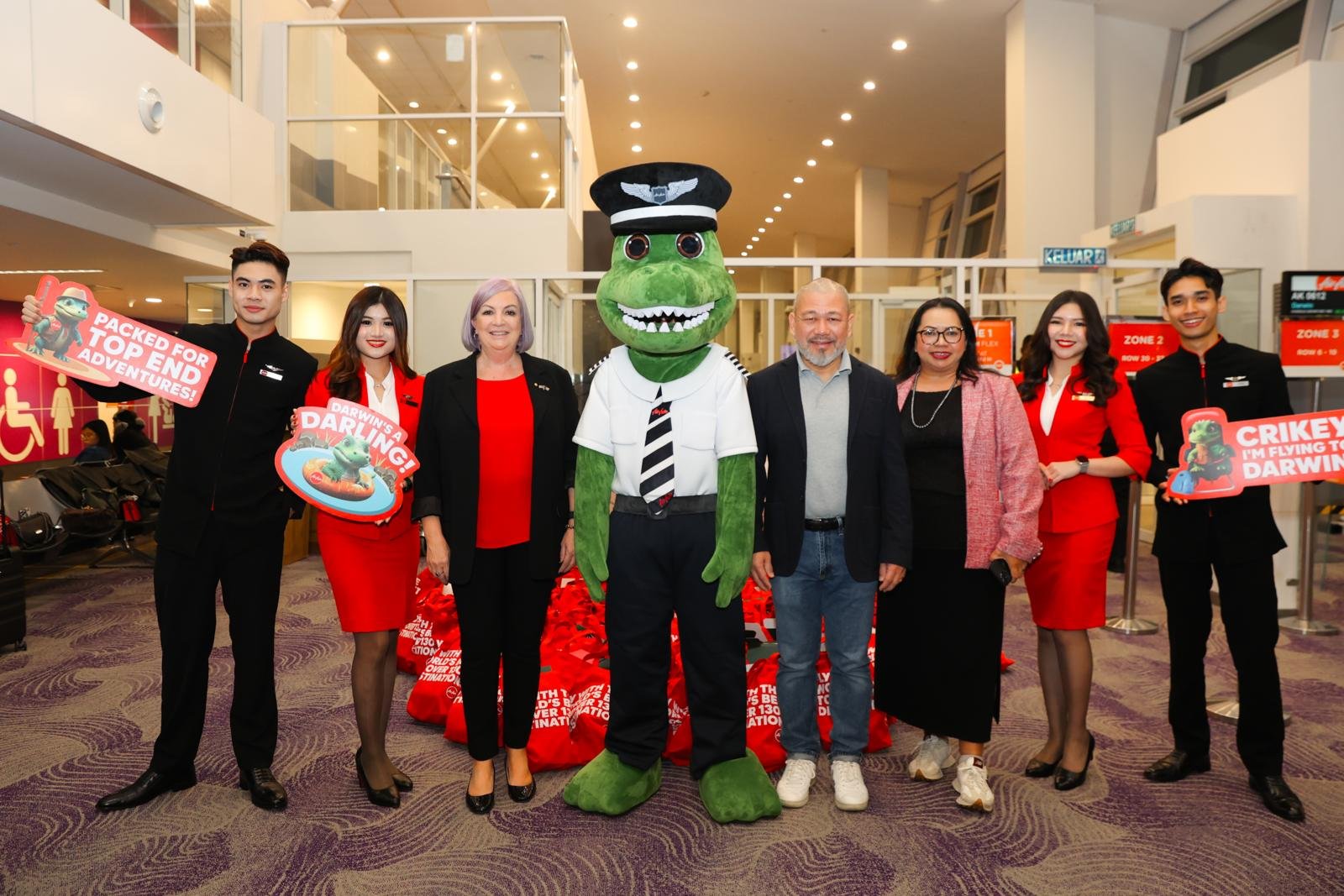 captain snappy with vip.jpg