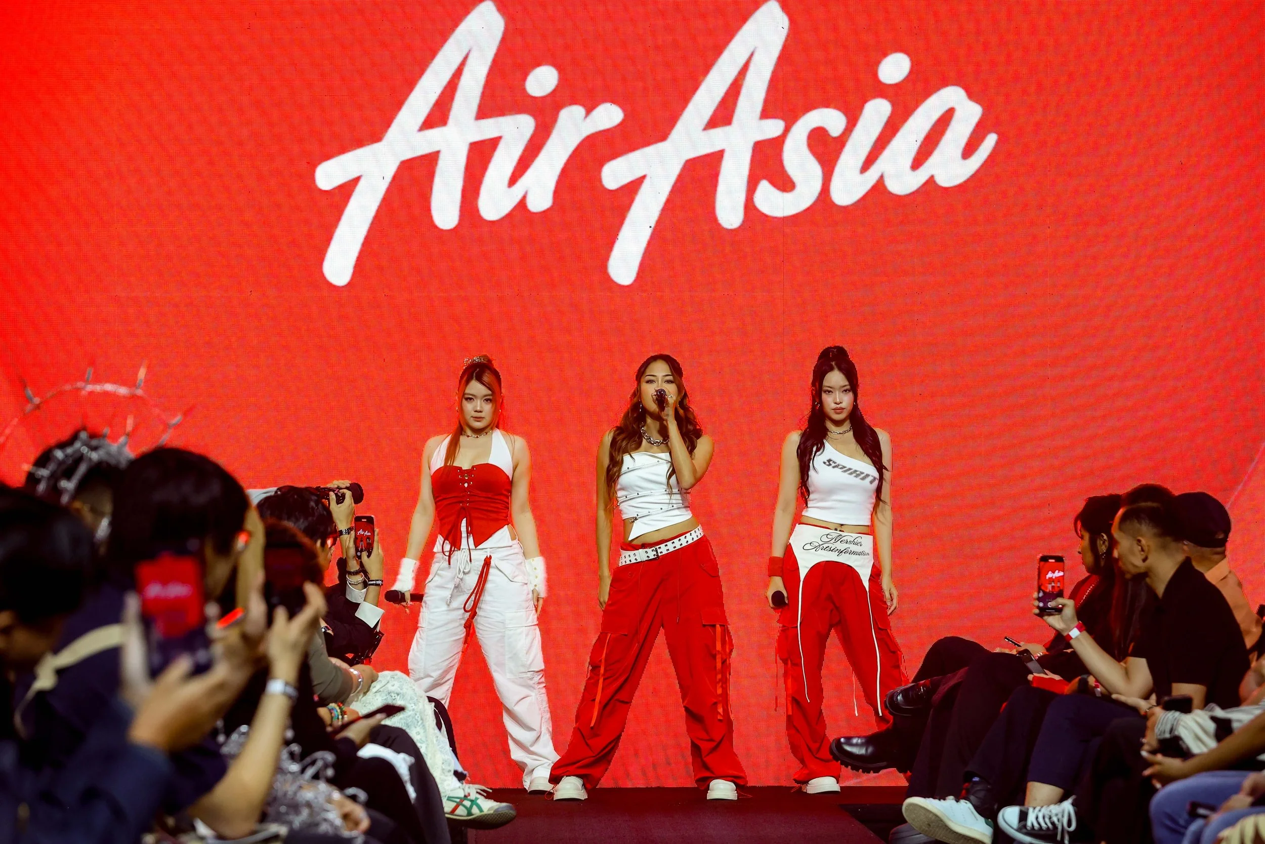 AirAsia debuts enhanced cabin crew uniform at KL Fashion Week featuring ...