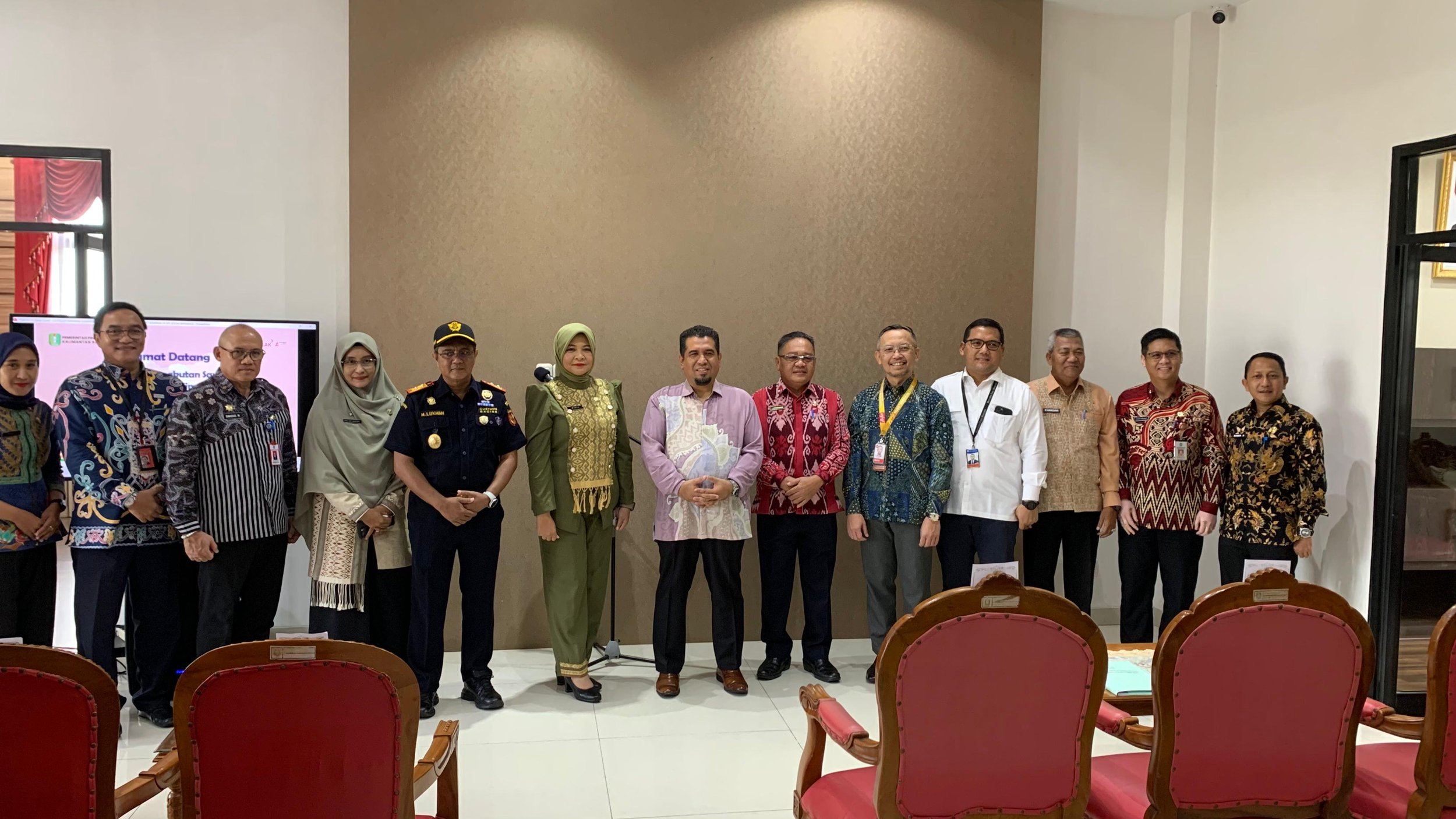 Peresmian Penerbangan Perdana AirAsia rute PNK-KCH-KUL 2.jpeg