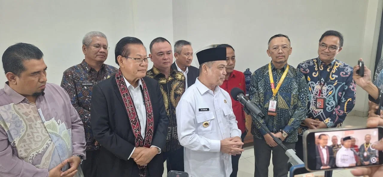 Peresmian Penerbangan Perdana AirAsia rute PNK-KCH-KUL.jpeg