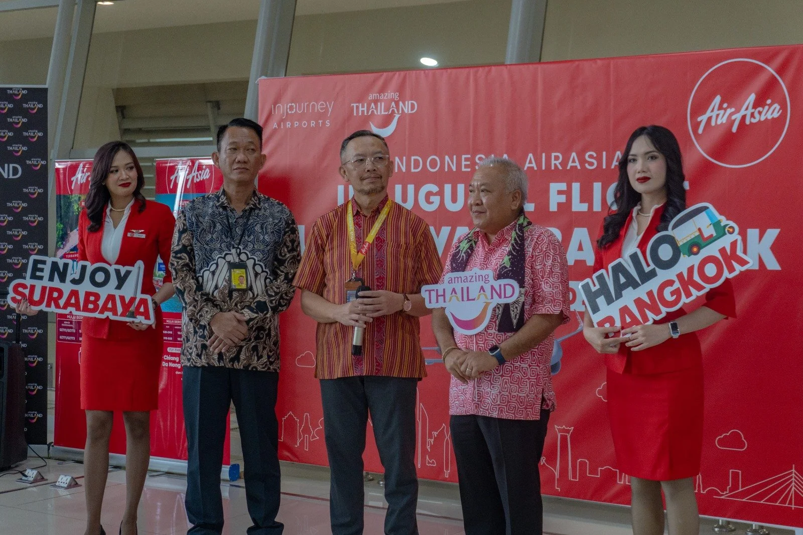 Penerbangan Perdana Indonesia AirAsia rute SUB-DMK 3.jpeg