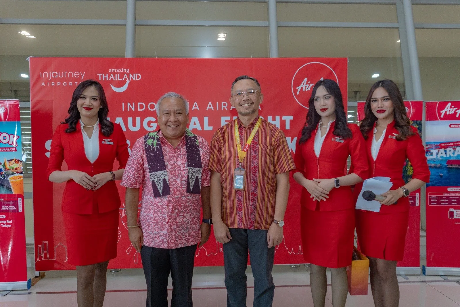 Penerbangan Perdana Indonesia AirAsia rute SUB-DMK 2.jpeg