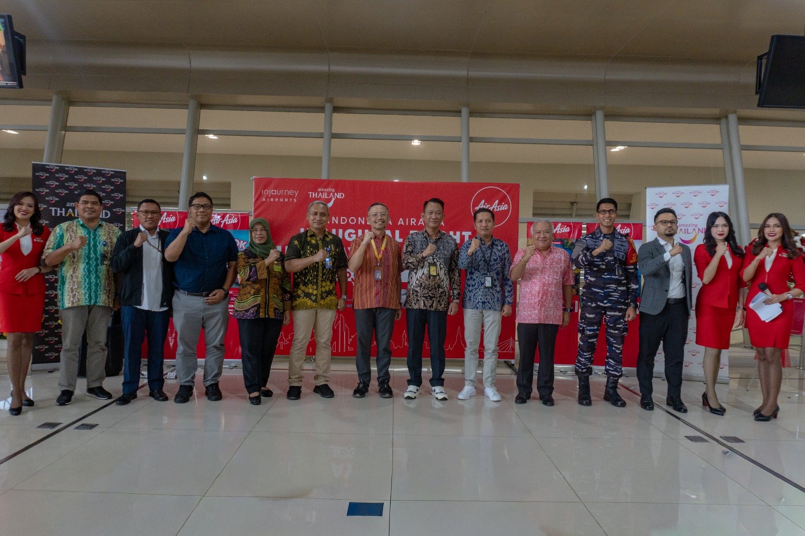 Penerbangan Perdana Indonesia AirAsia rute SUB-DMK.jpeg