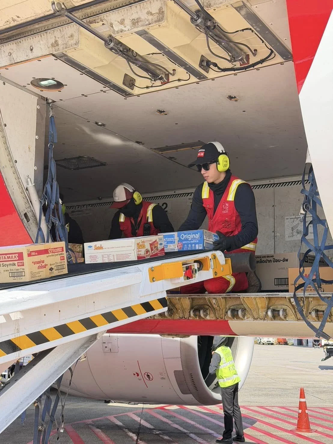 AirAsiaFloodRelief_11.jpg