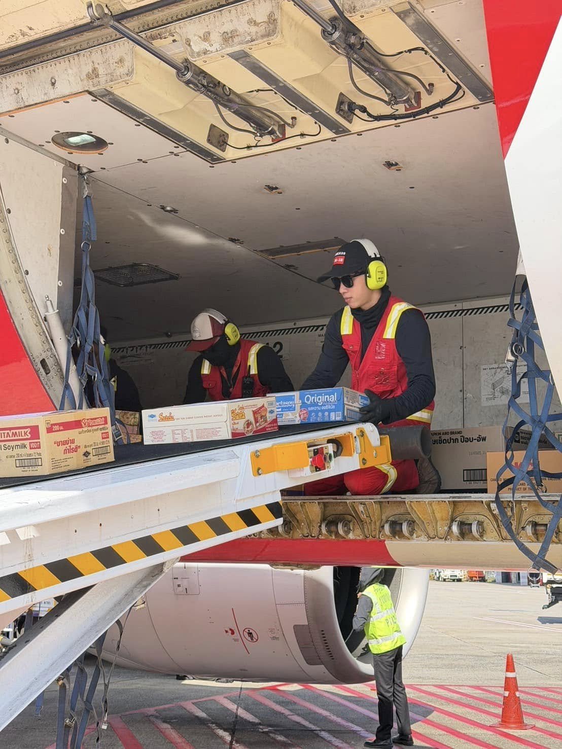 AirAsiaFloodRelief_11.jpg