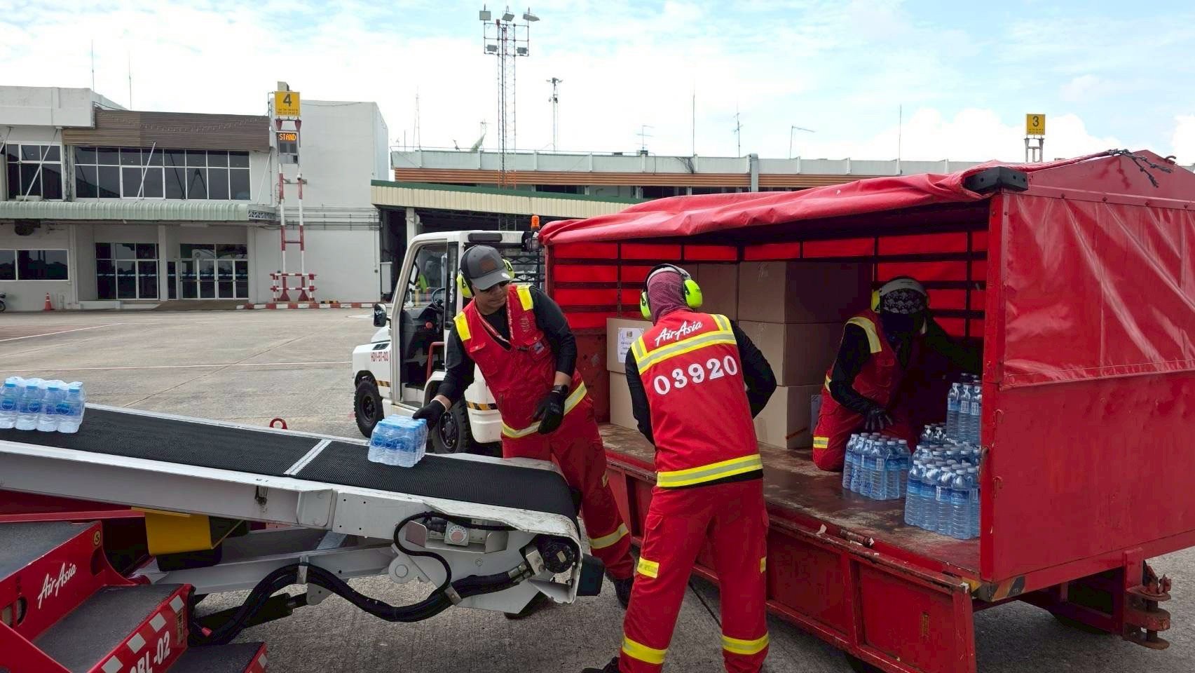 AirAsiaFloodRelief_44.jpg