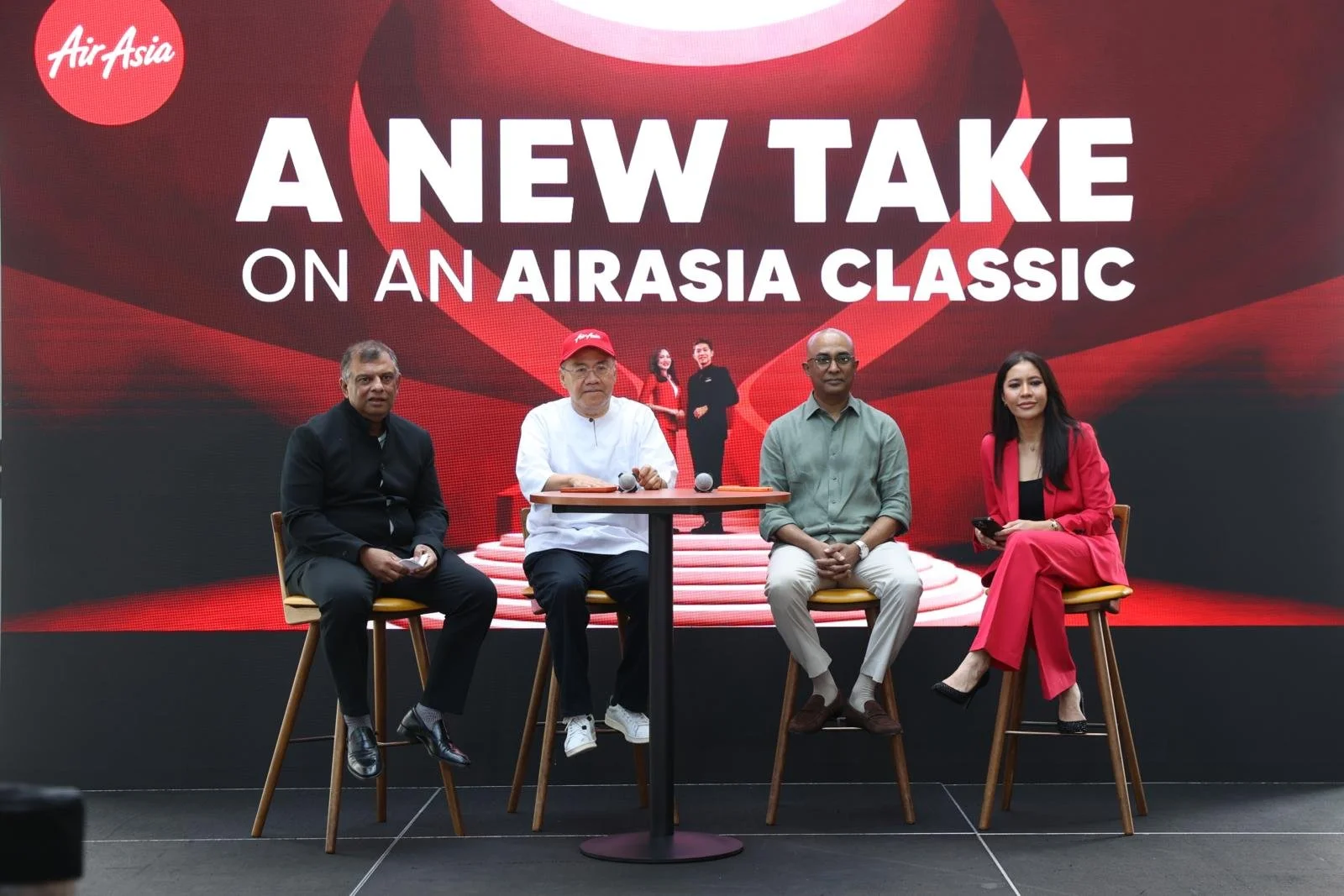 記者会見にて、エアアジアのマネジメント