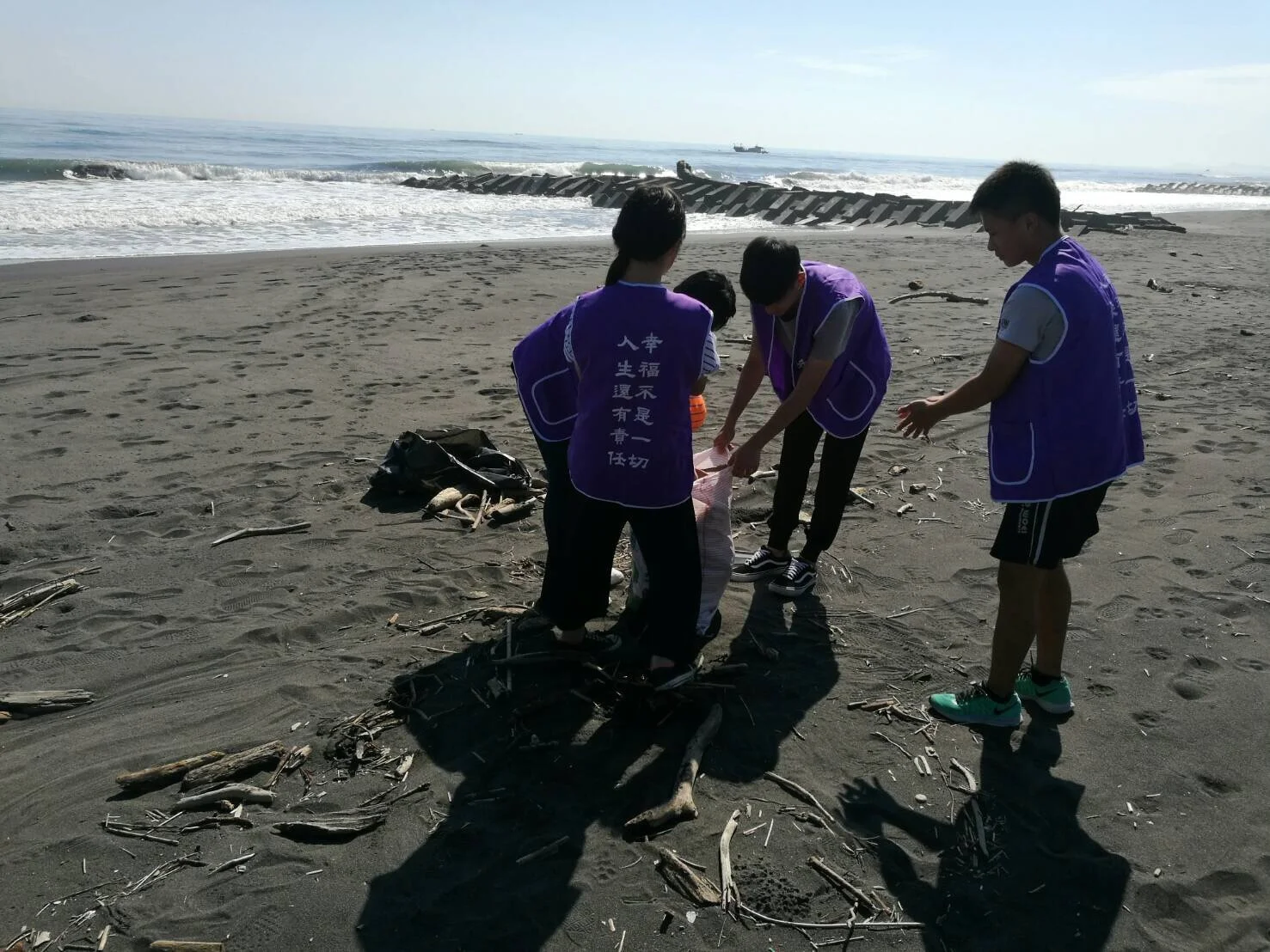 磐石志工活動 海灘淨灘_180605_0008.jpg