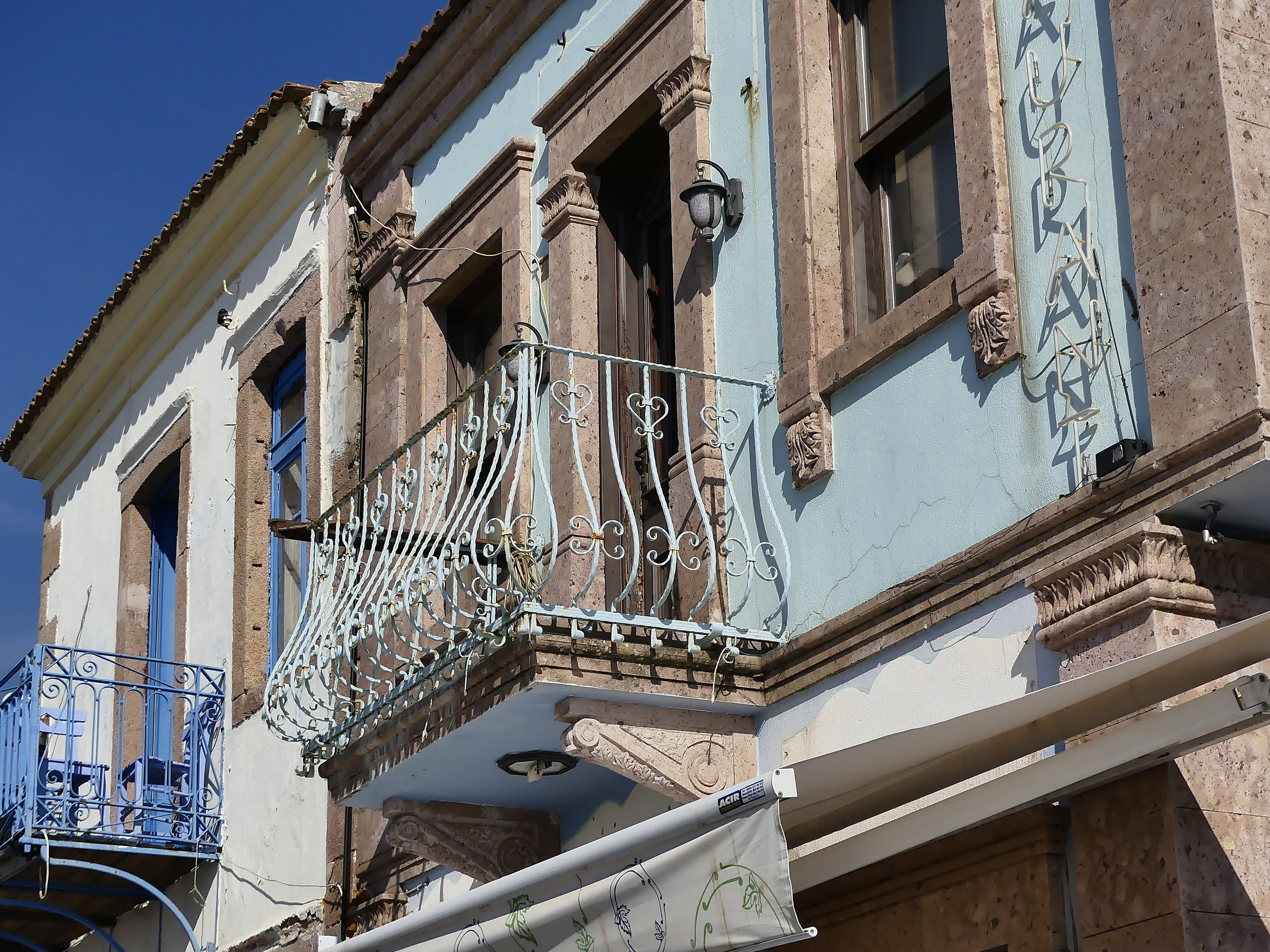 Architecture in the 19th century Greek-style