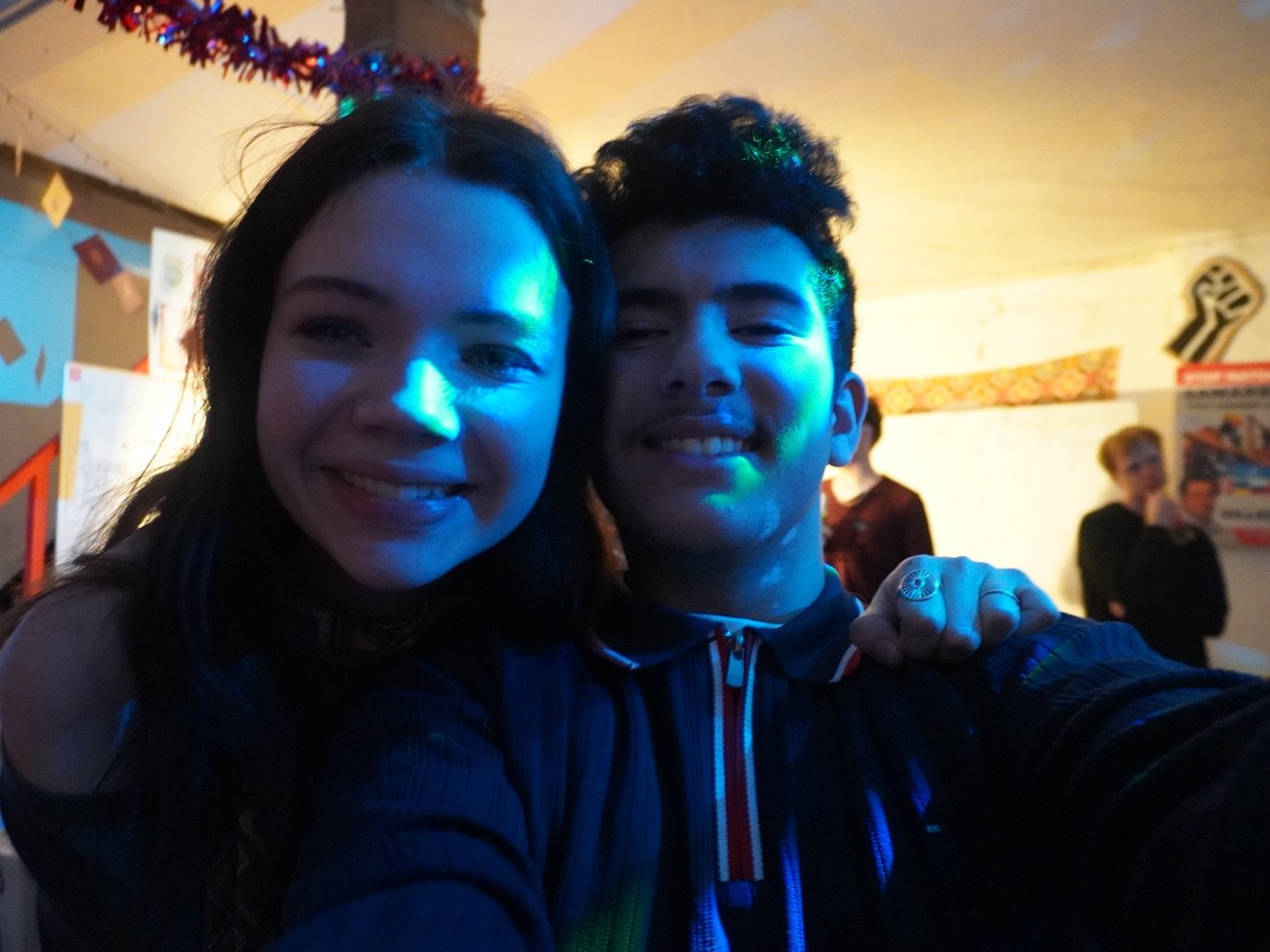 Billeder fra da vi afholdte skolevalgskick off hvor vires dejlige debatt&oslash;rer festede🪩🪩🪩🕺🏻🕺🏻

Vi gl&aelig;der os til at komme ud p&aring; skolerne !!