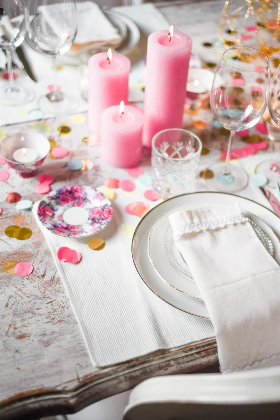 Valentinesday-table-setting-decor-styling-AnaisStoelen-12.jpg
