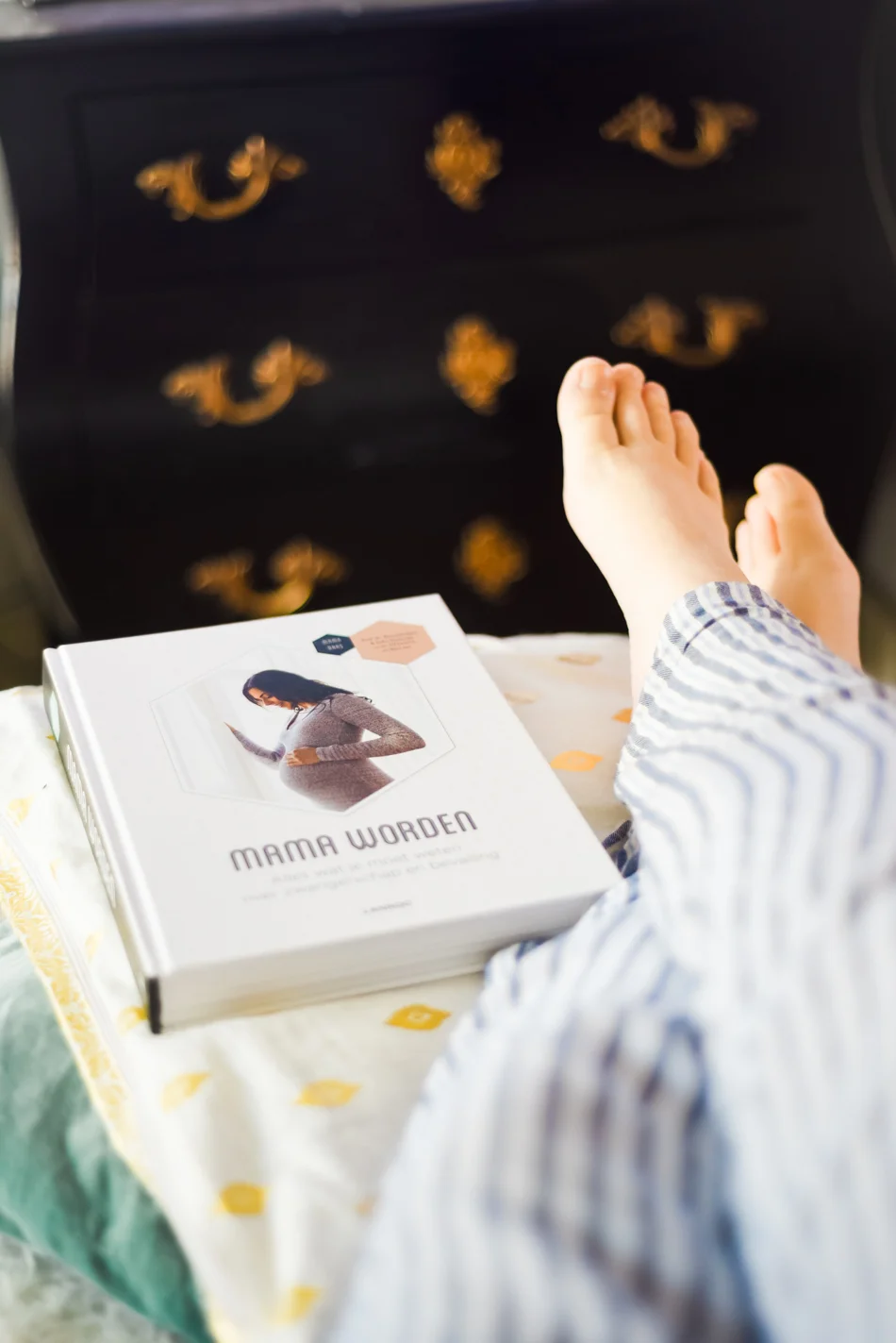 My-Favorite-Books-On-Pregnancy-And-Maternity-Anais-Stoelen-354517.jpg