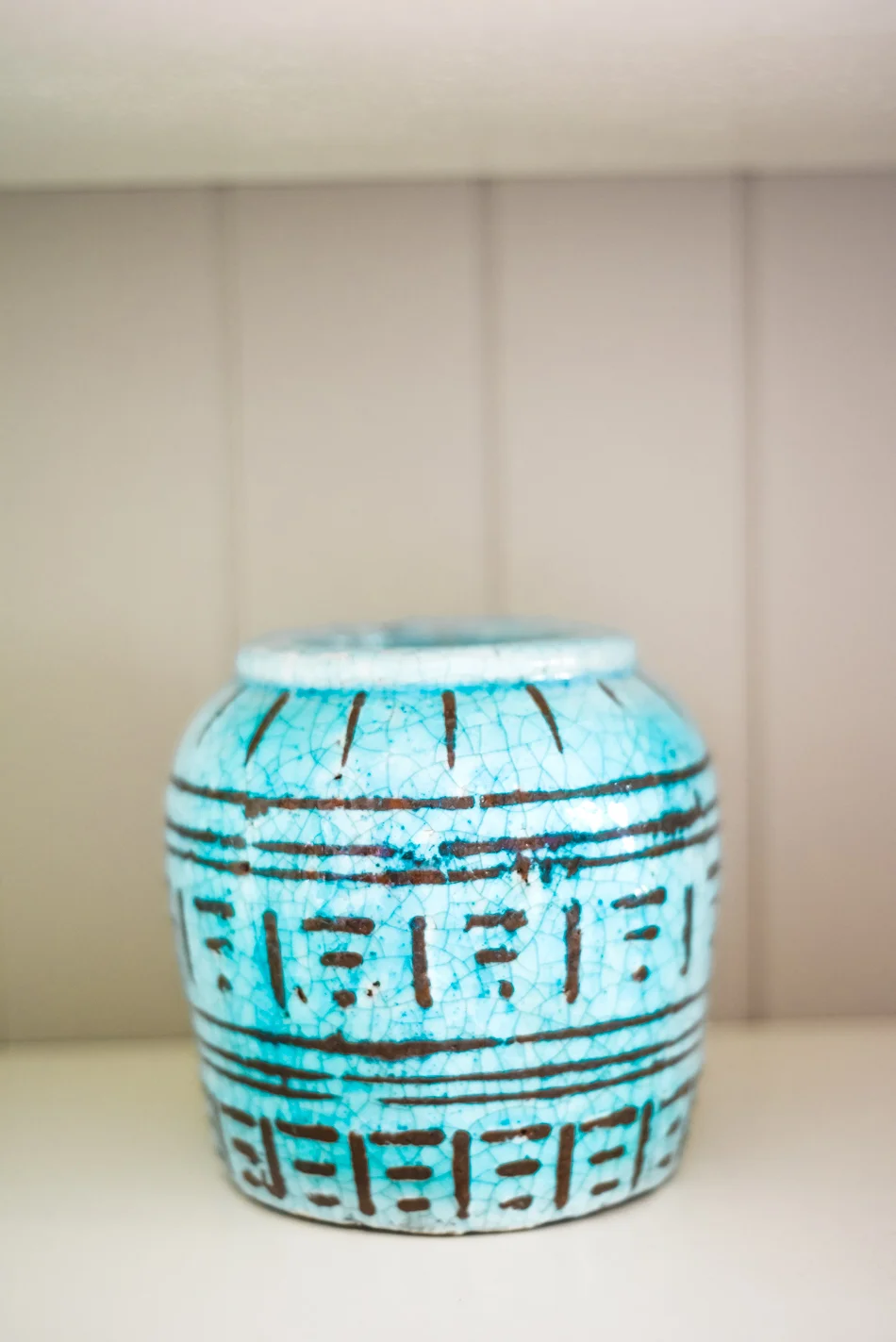 Summer-House-Feeling-With-Blue-and-gold-Decor-AnaisStoelen-39.jpg