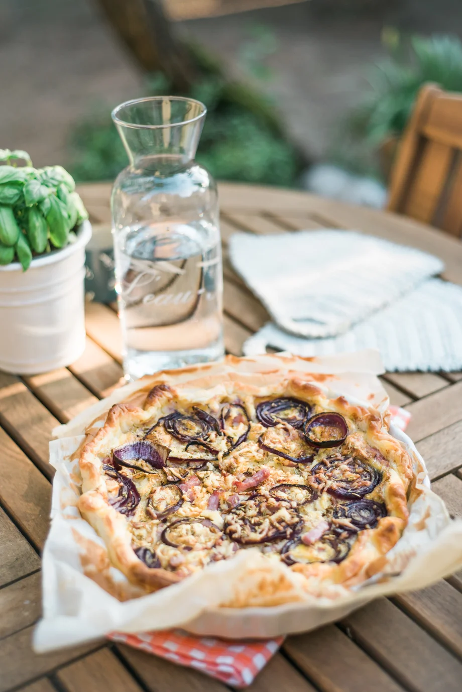 French-cheesy-onion-quiche-recipe-2.jpg