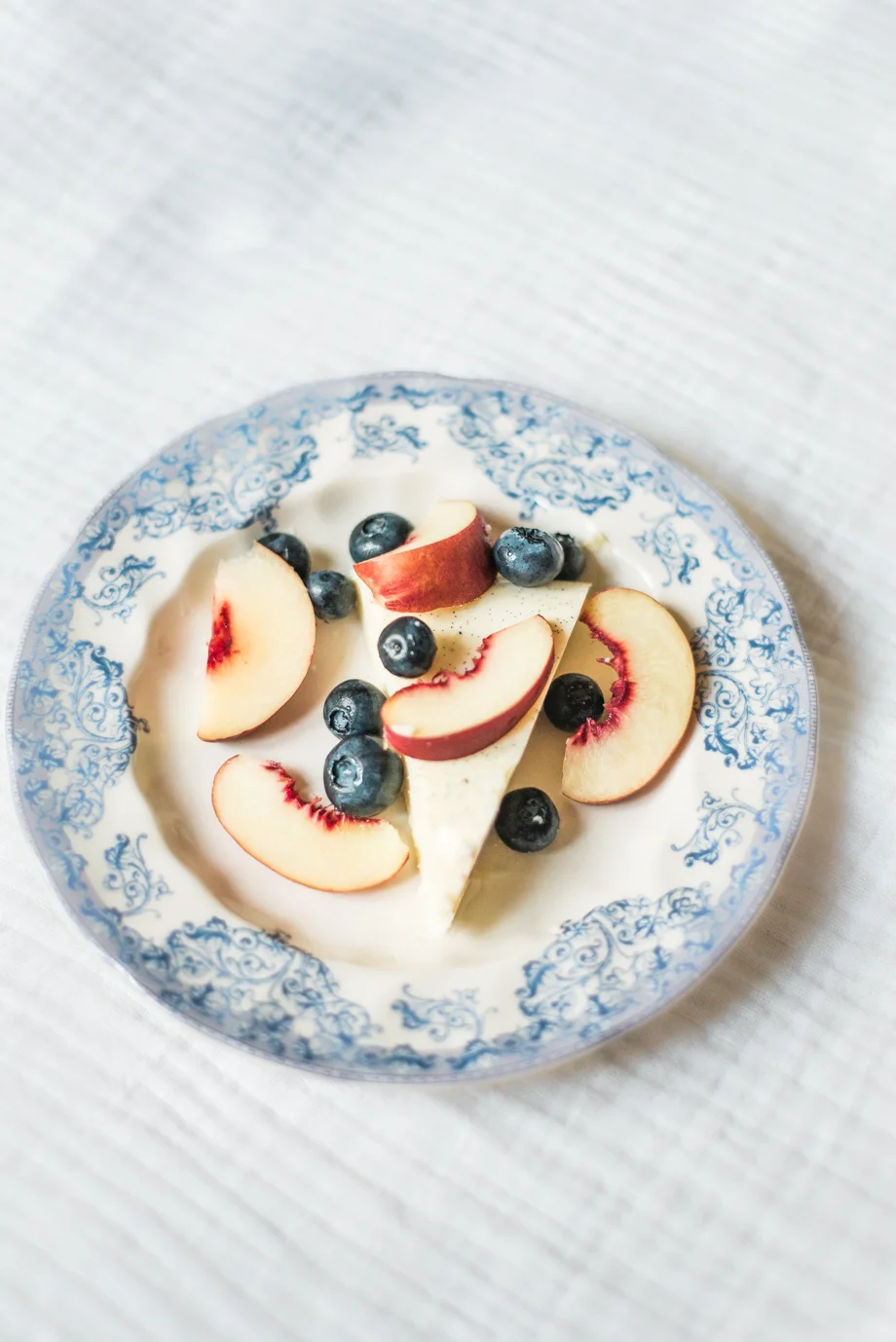 Easy-recipe-for-delicious-summer-panna-cotta-AnaisStoelenPhotography-2.jpg