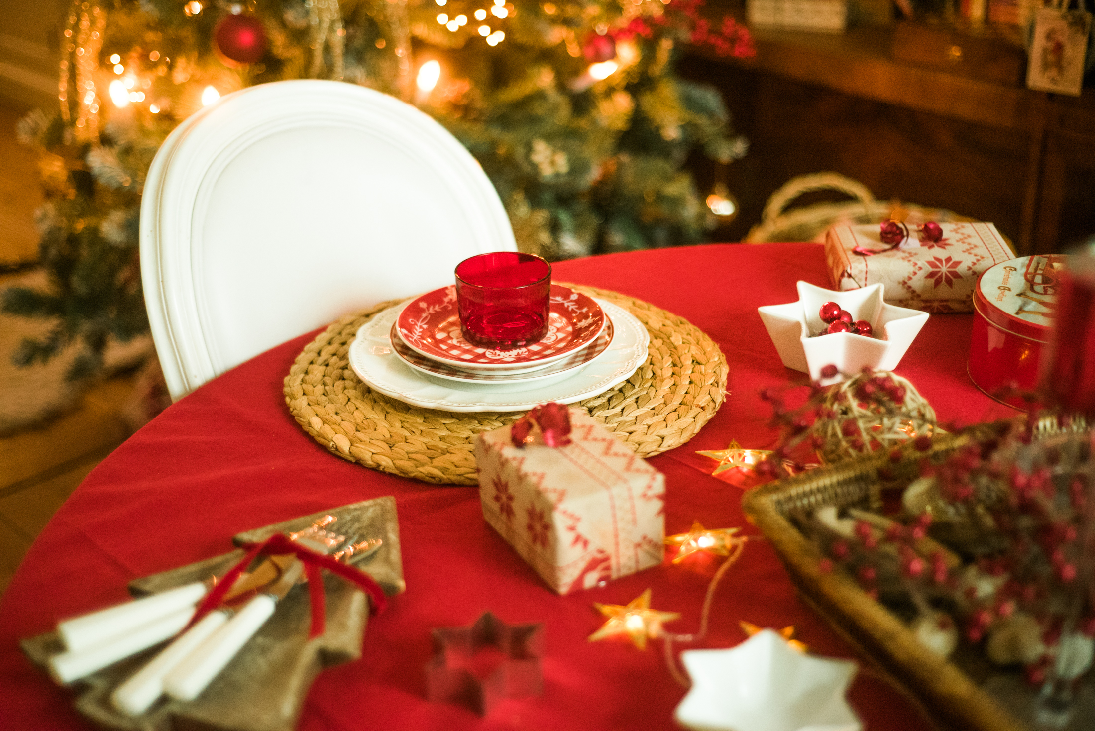 3-Classic-Table-Styling-1-2.jpg