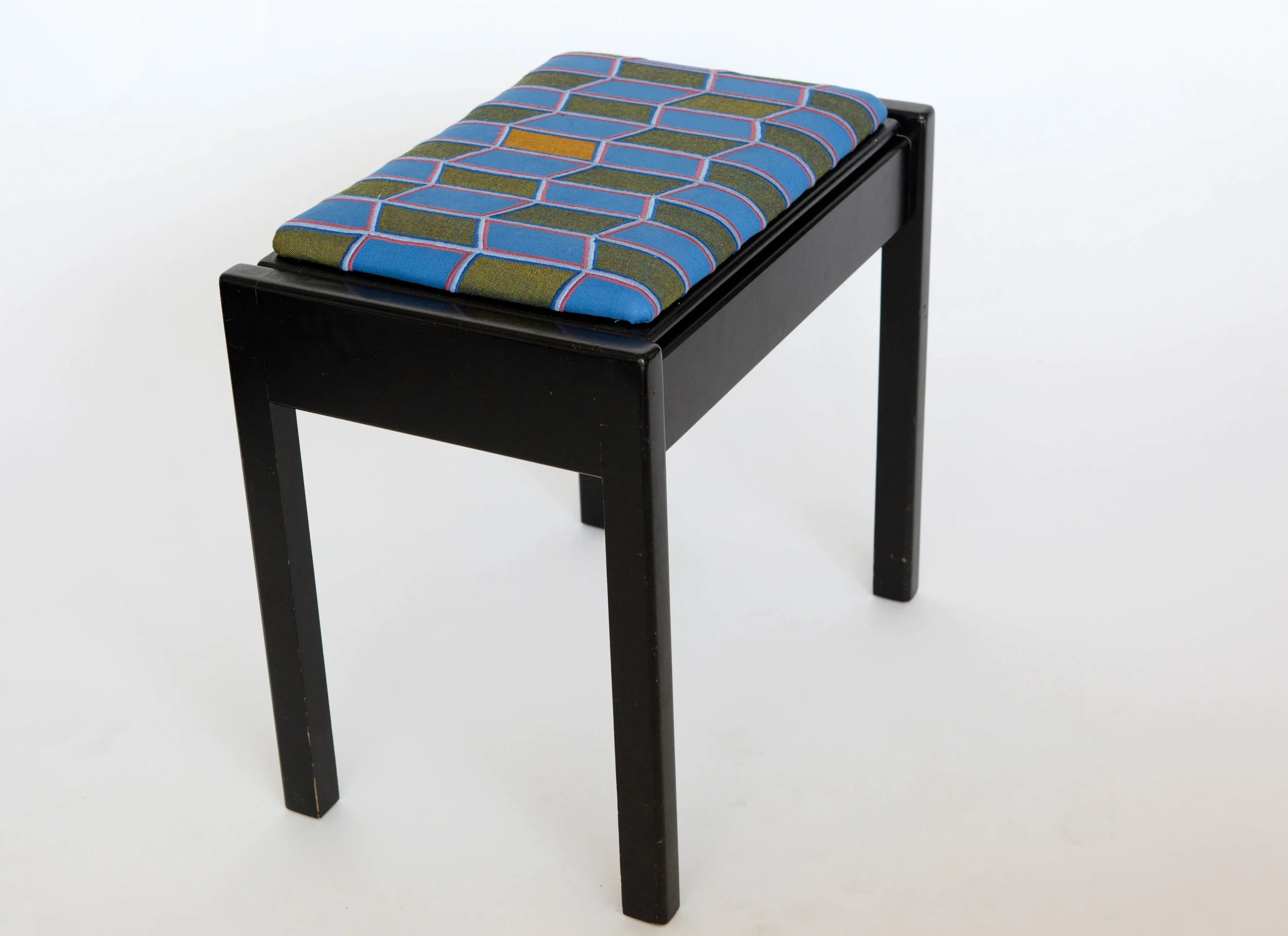 stool3.jpg