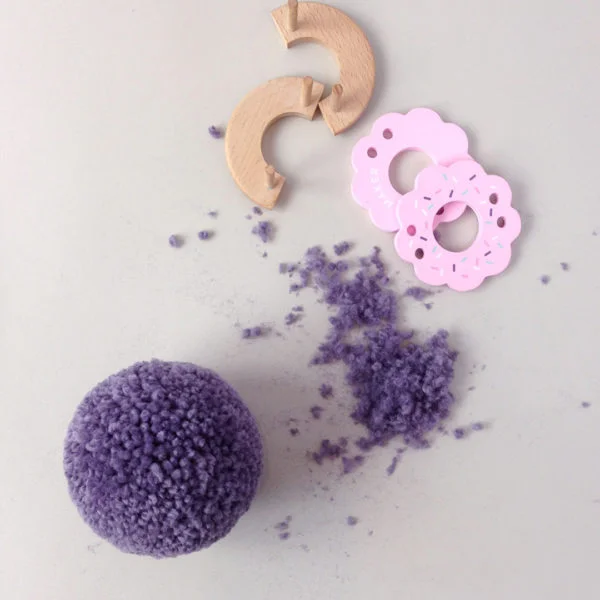 pom-maker-making-pompoms-600x600.jpg