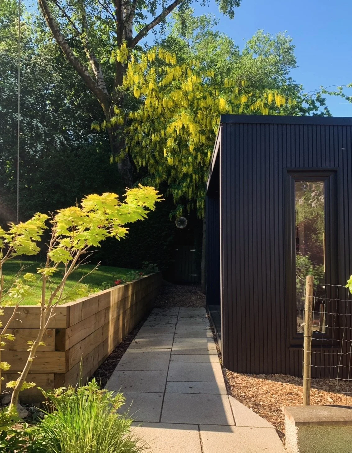 A little bit of sunshine and I&rsquo;m now pining for a proper Spring garden 🌸 ( 📷 taken last year when this gorgeous laburnum was in full yellow bloom) 

Looking through my photos and I found a very old pic of my first jewellery bench, looking rat