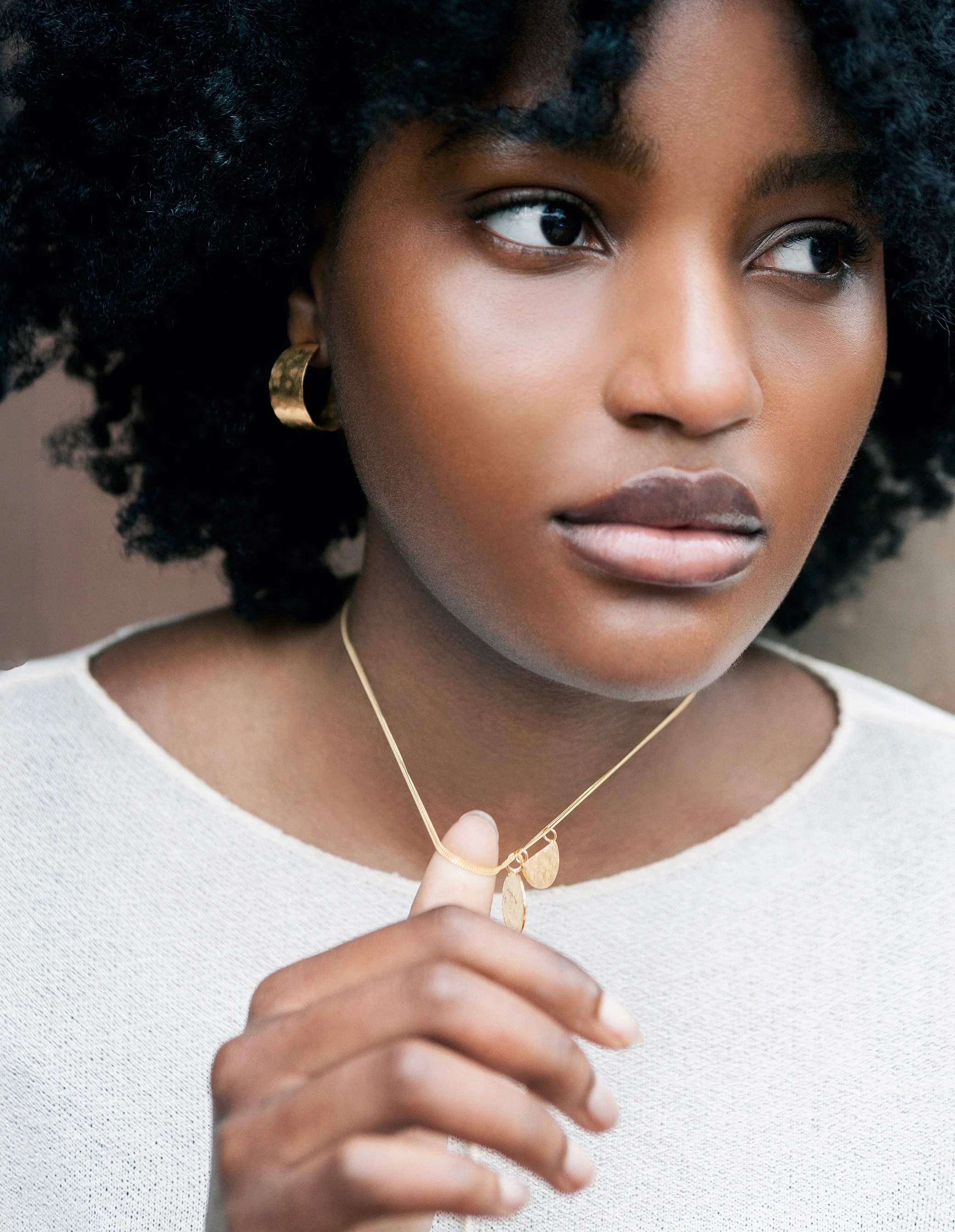 Some beautiful images by @awycz.photo featuring some of my pieces. ✨

Model: @elsiexori 

#jewellerymodelshoot #scottishphotographer #fashionphotography