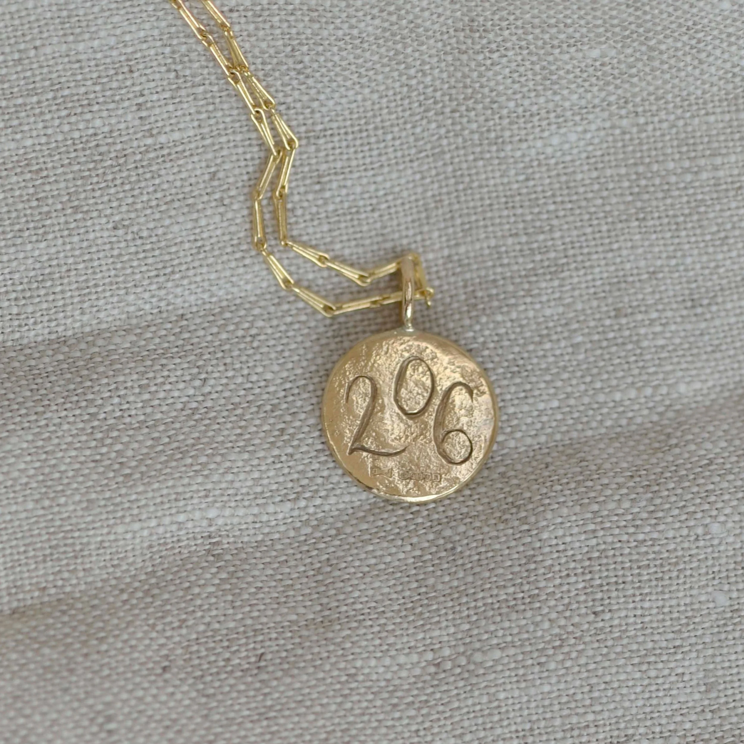 I loved working on this bespoke pendant recently, made for my customer&rsquo;s wedding day. Hand carved in wax, double sided and cast in 9ct gold, a sentimental piece to last forever ✨

If you&rsquo;d love a bespoke piece of your own, feel free to ge
