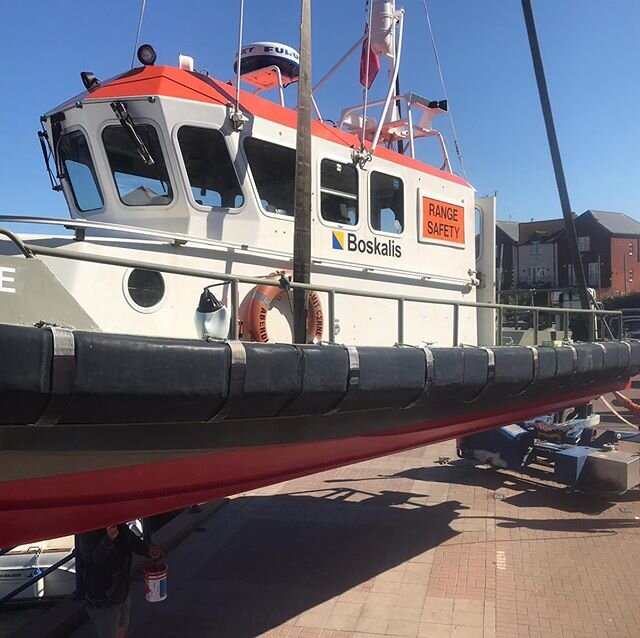 Looks like another beautiful bank holiday Monday. We are craning the SMIT Cerne back in for work on the firing range.

#exmouthmarina #exmouth #riverexe #lymebay #boatinglife #boatyardservices #craning #devon #bankholiday #bankholidayweekend #bankhol