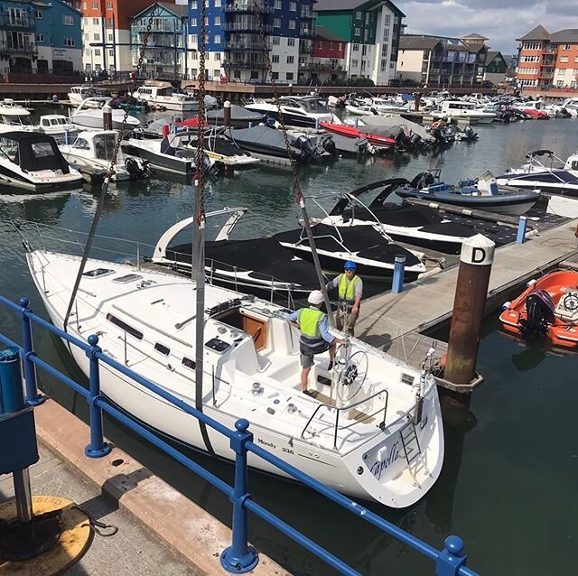 Capella from Scotland being craned in this morning for her new home on the Exe.

#exmouth #riverexe #exe #sailing #sailinglife #craning #boatyard #devon #eastdevon #boatyardlife #marina #boats #scotland #capella
