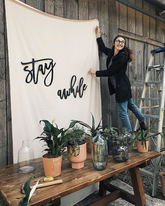 Oh hiiii 👋🏼 // This is me, pulling my old cheerleader tricks out for the perfect spot to hang this adorable sign @rockquarryfarm yesterday- WORTH IT. Check out our story to see how this seating table turned out to be one of our favorites of all tim