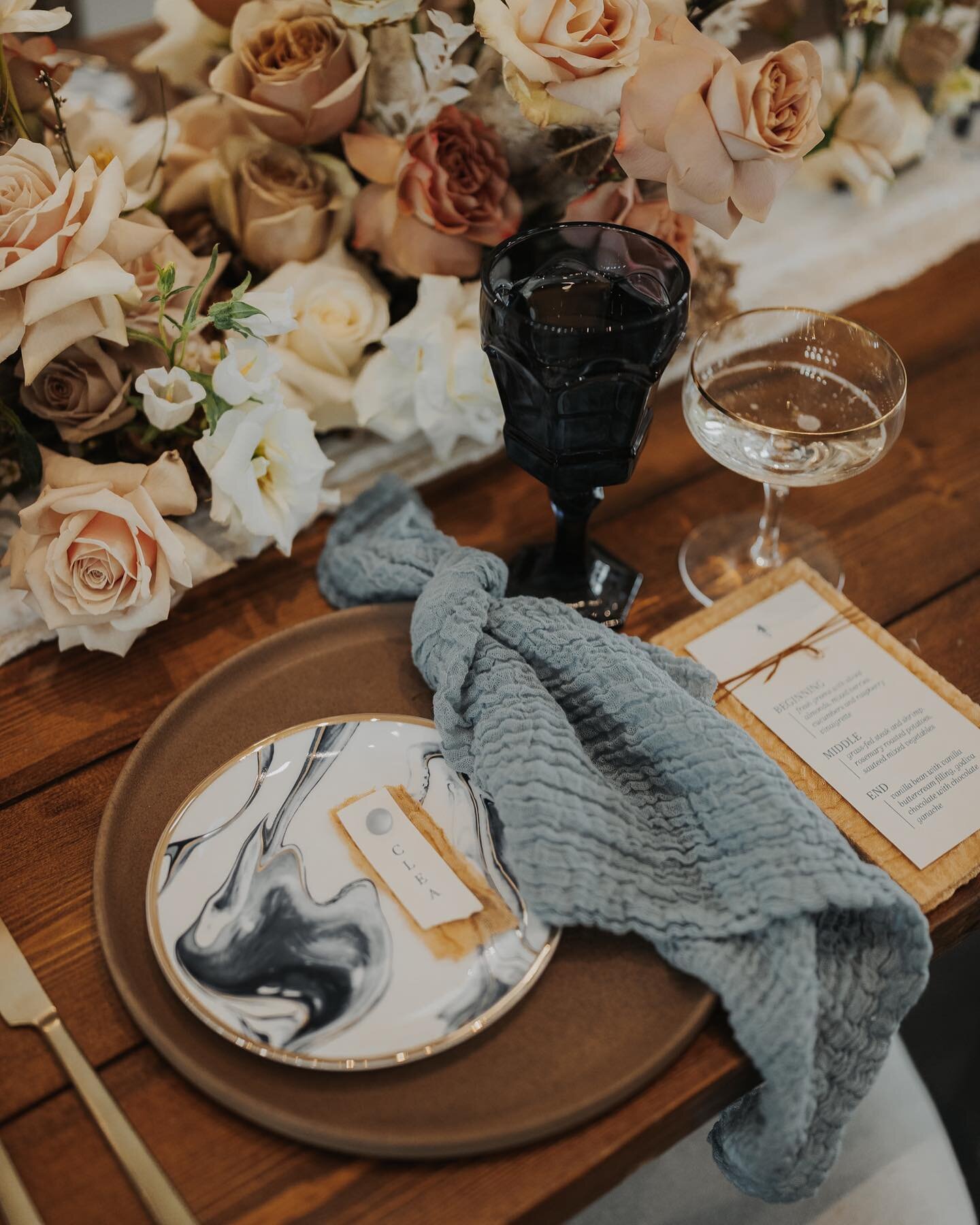 This table + these textures are giving us life 🙌🏼 // 
When designing this table I knew I wanted fun textures + quality, intentional details for this glowy golden, dusty blue dream! // Seriously, tablescapes are one of the best parts of our job at T