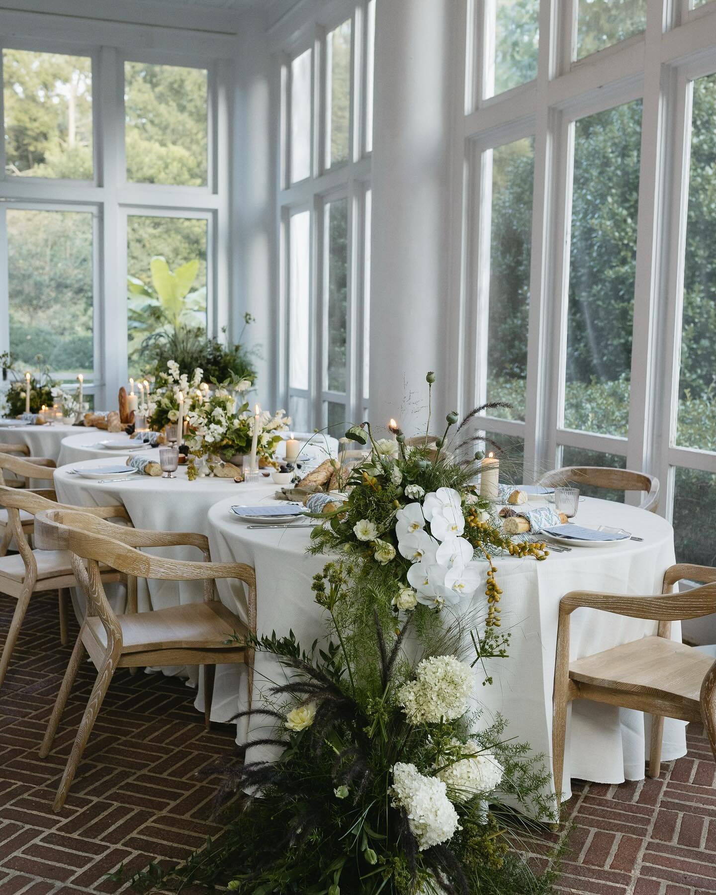 any time bread is involved, we&rsquo;re in 🙌🏻
.
.
.
.

Design and Planning @clt.thegatheringco @thegathering.co 
Venue @dukemansion 
Florals @edenrose.florals 
Photography @mazzuccophotography 
Signage @hannahturnerstudio 
HMU @blissfulmuse.co 
Ren